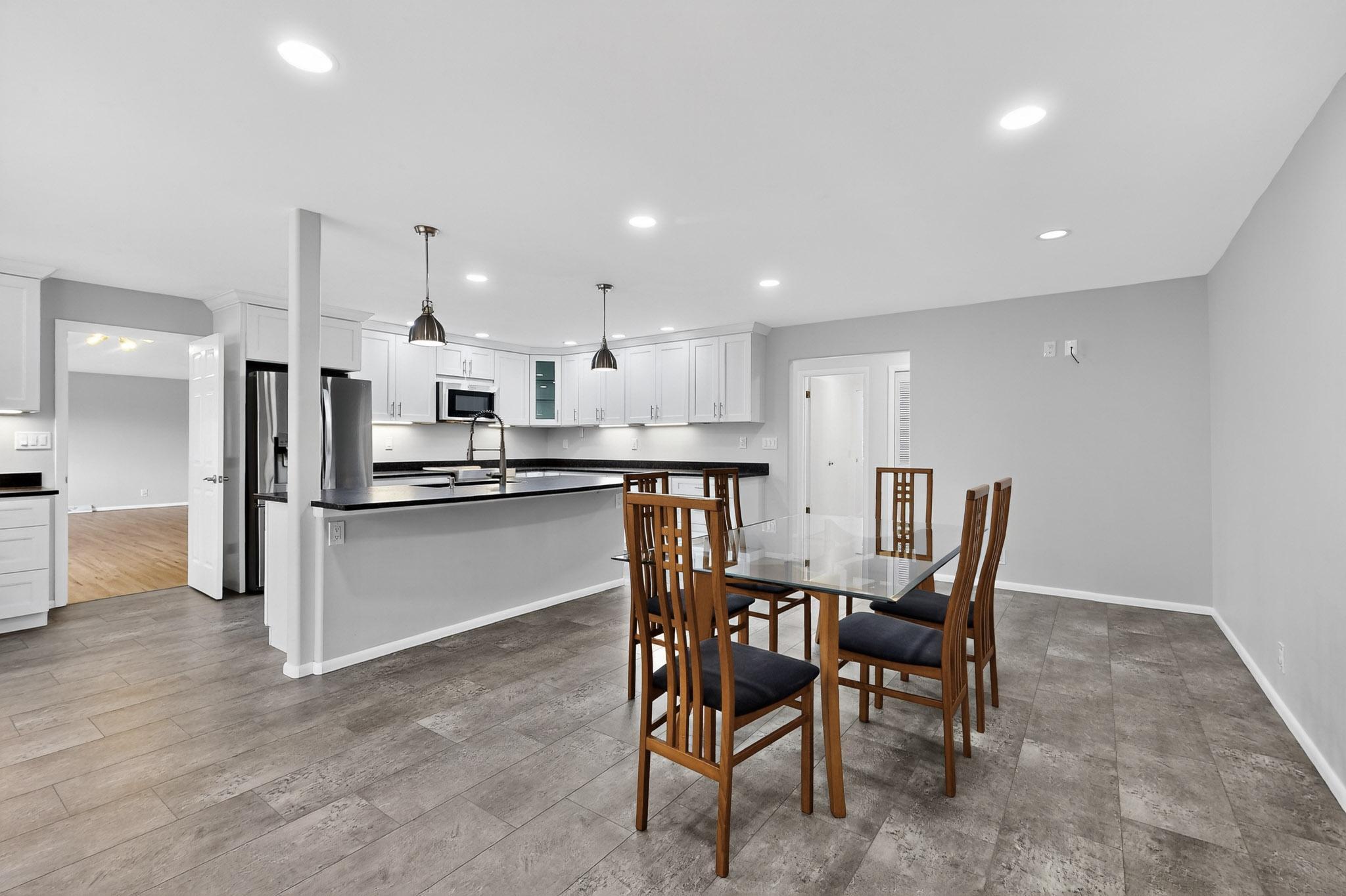 7705 Gladden Avenue NE