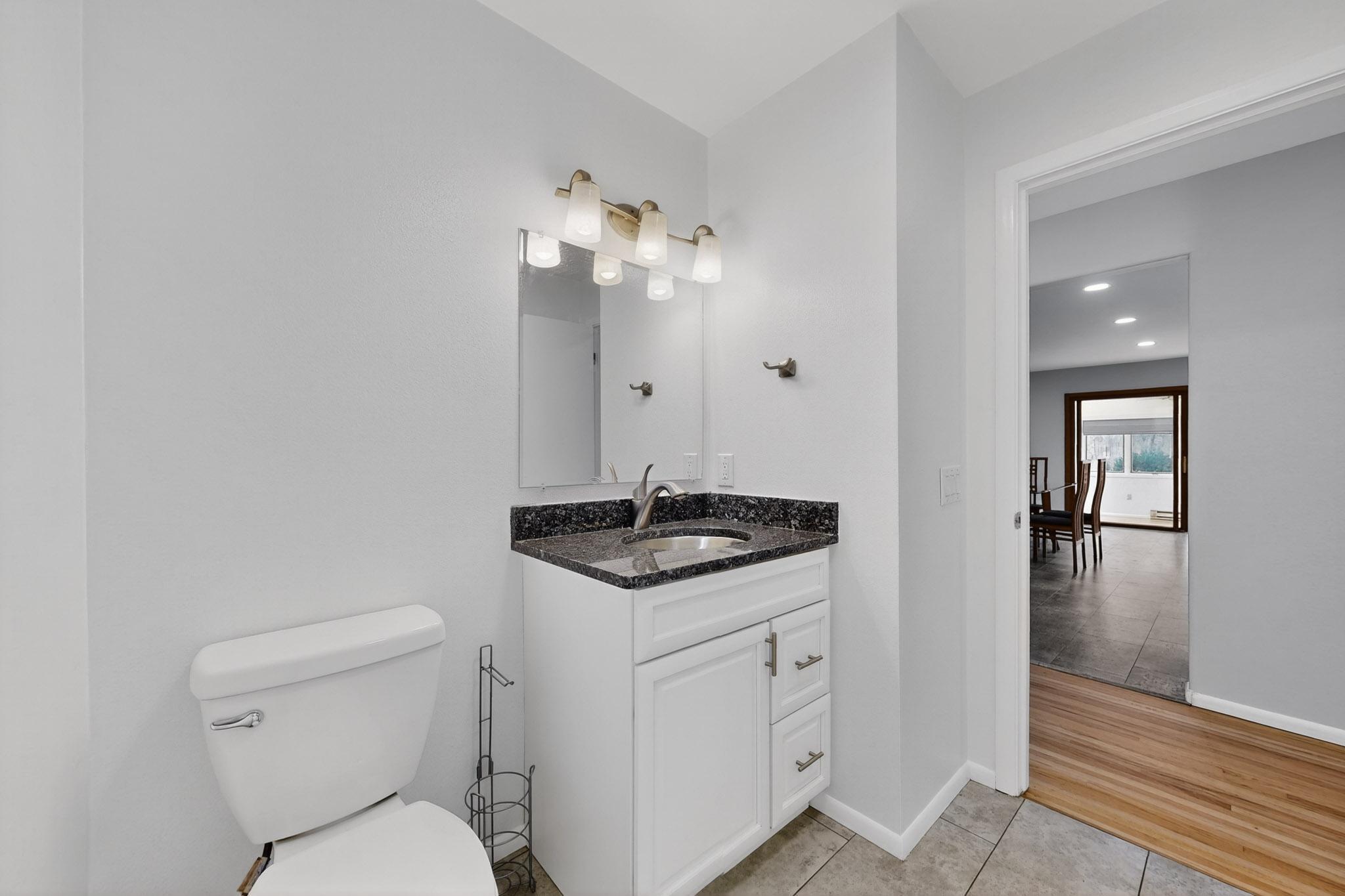 7705 Gladden Avenue NE