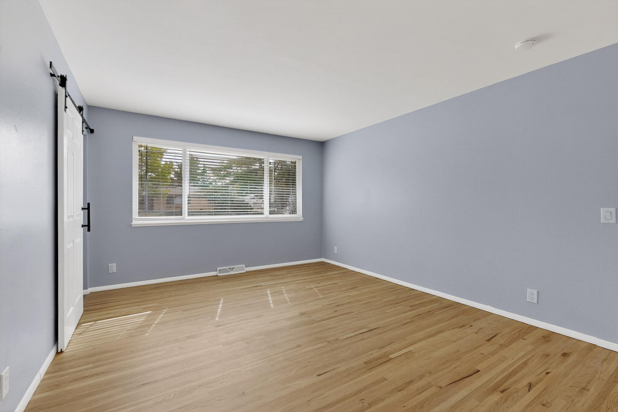 7705 Gladden Avenue NE