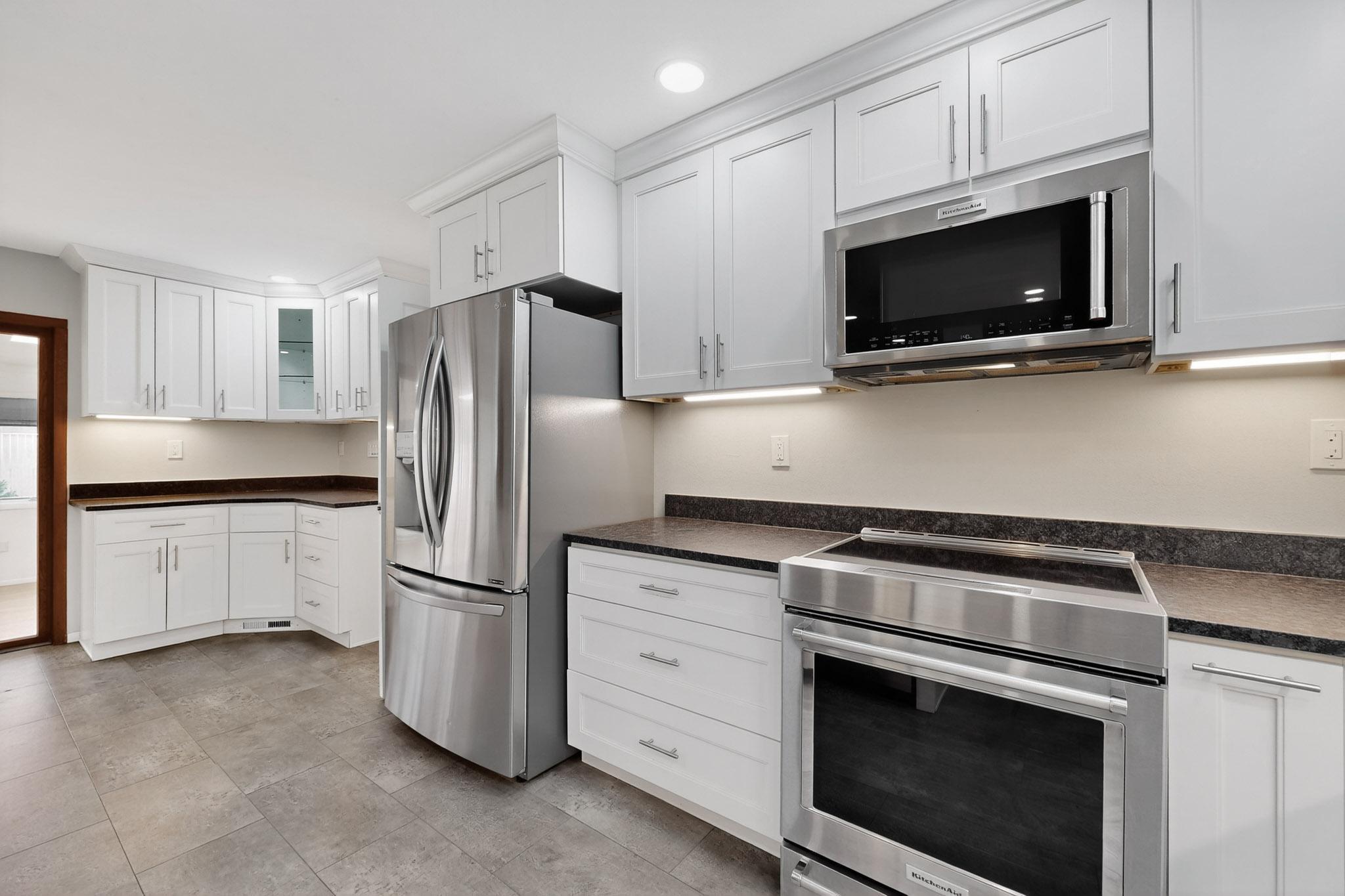 7705 Gladden Avenue NE