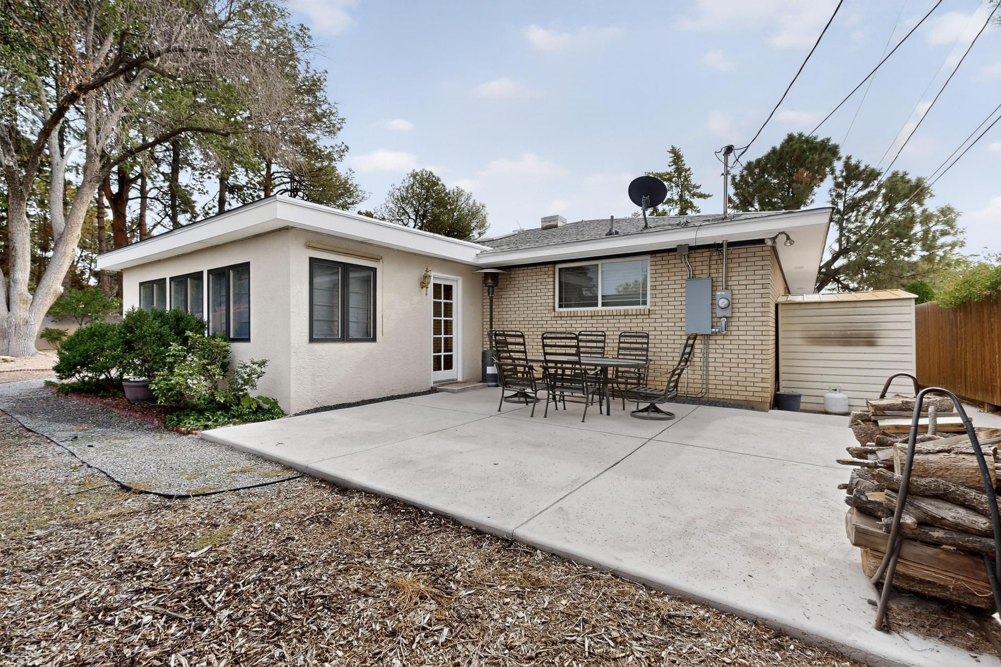 7705 Gladden Avenue NE