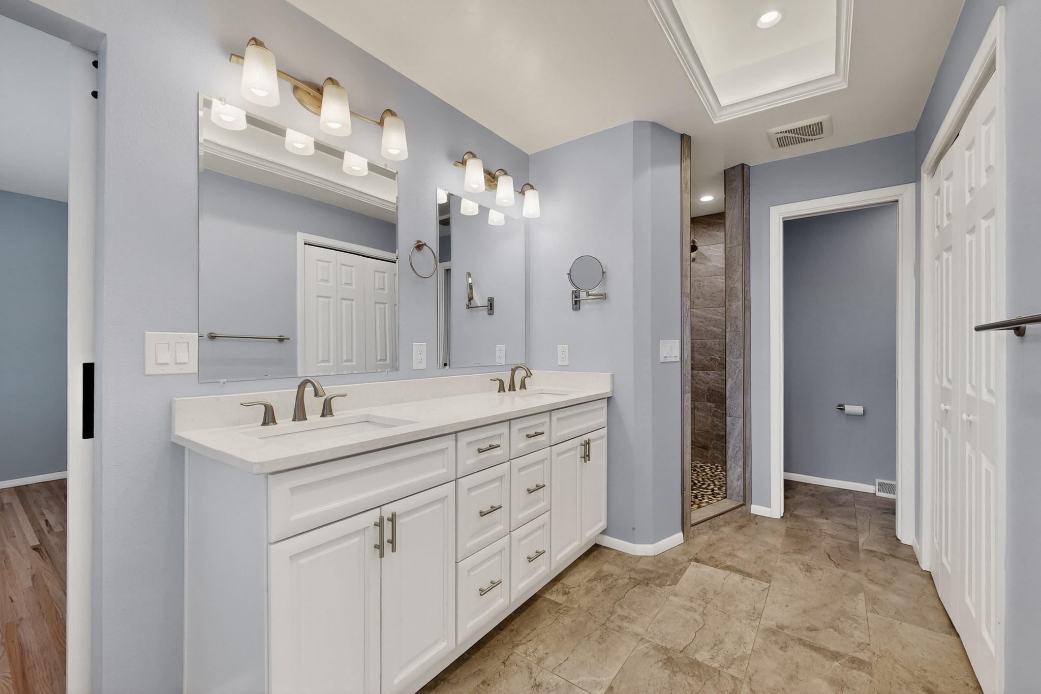 7705 Gladden Avenue NE