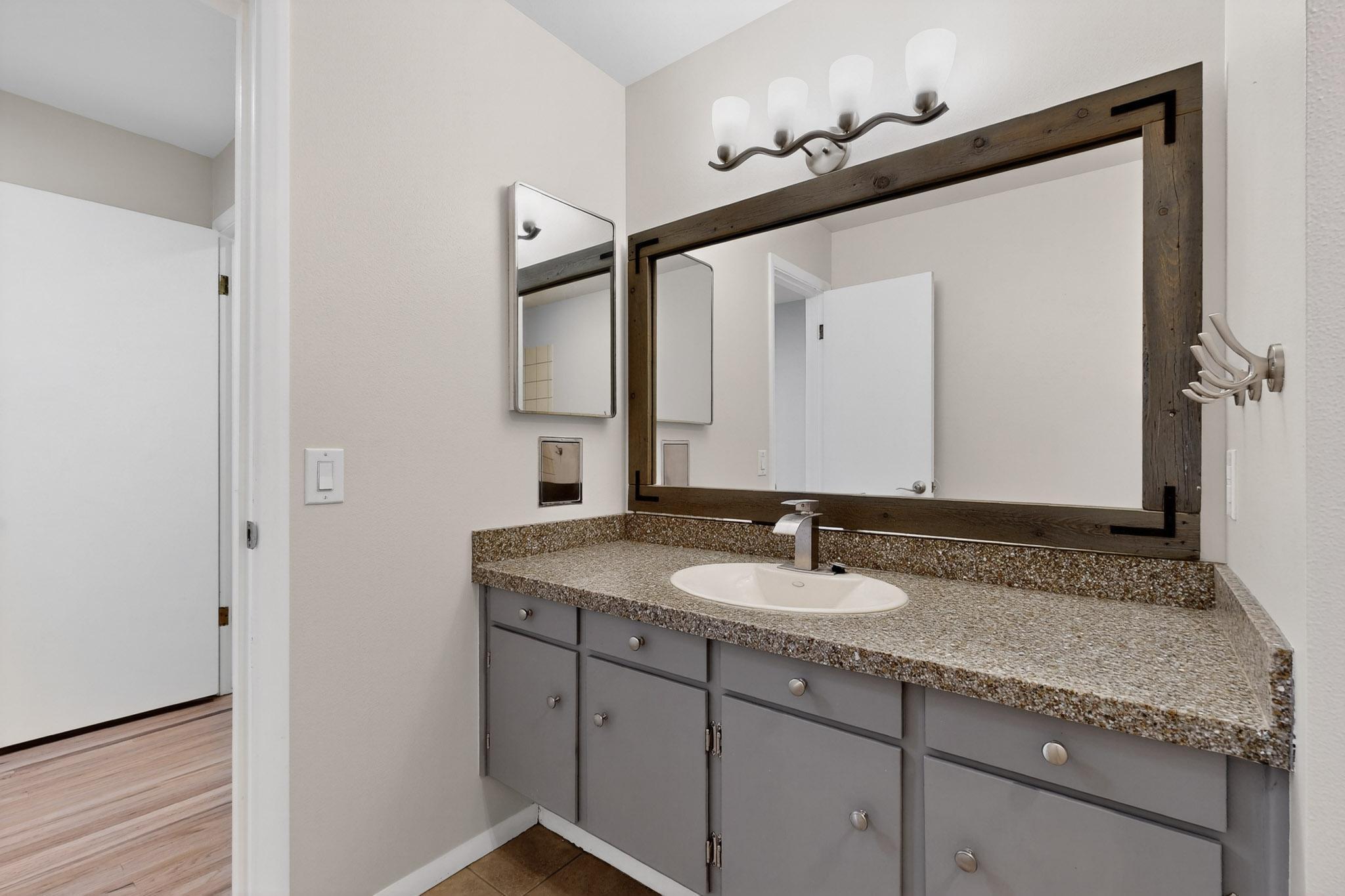 7705 Gladden Avenue NE