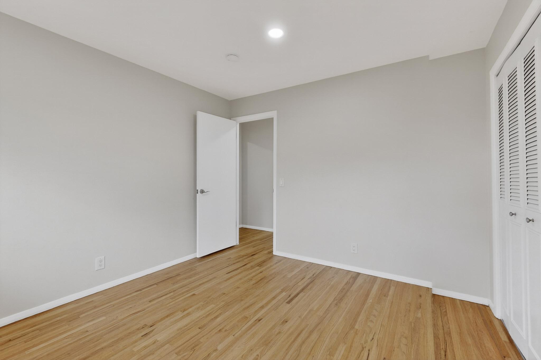 7705 Gladden Avenue NE