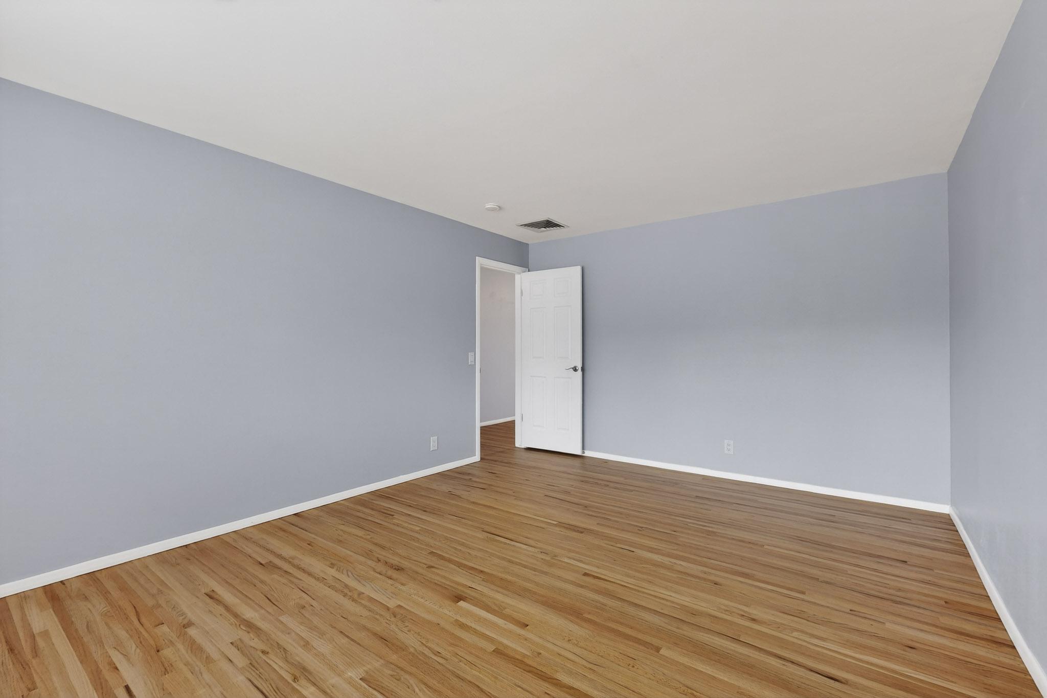 7705 Gladden Avenue NE