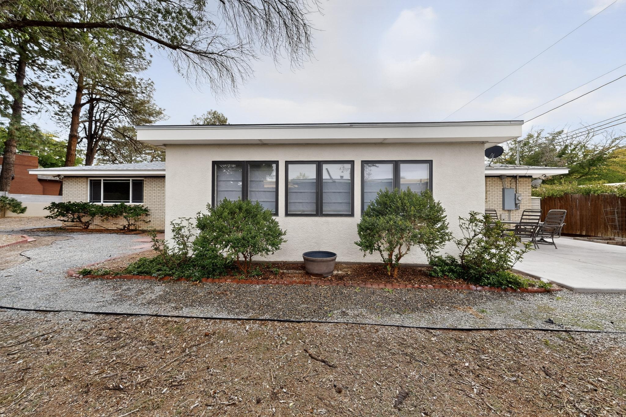 7705 Gladden Avenue NE