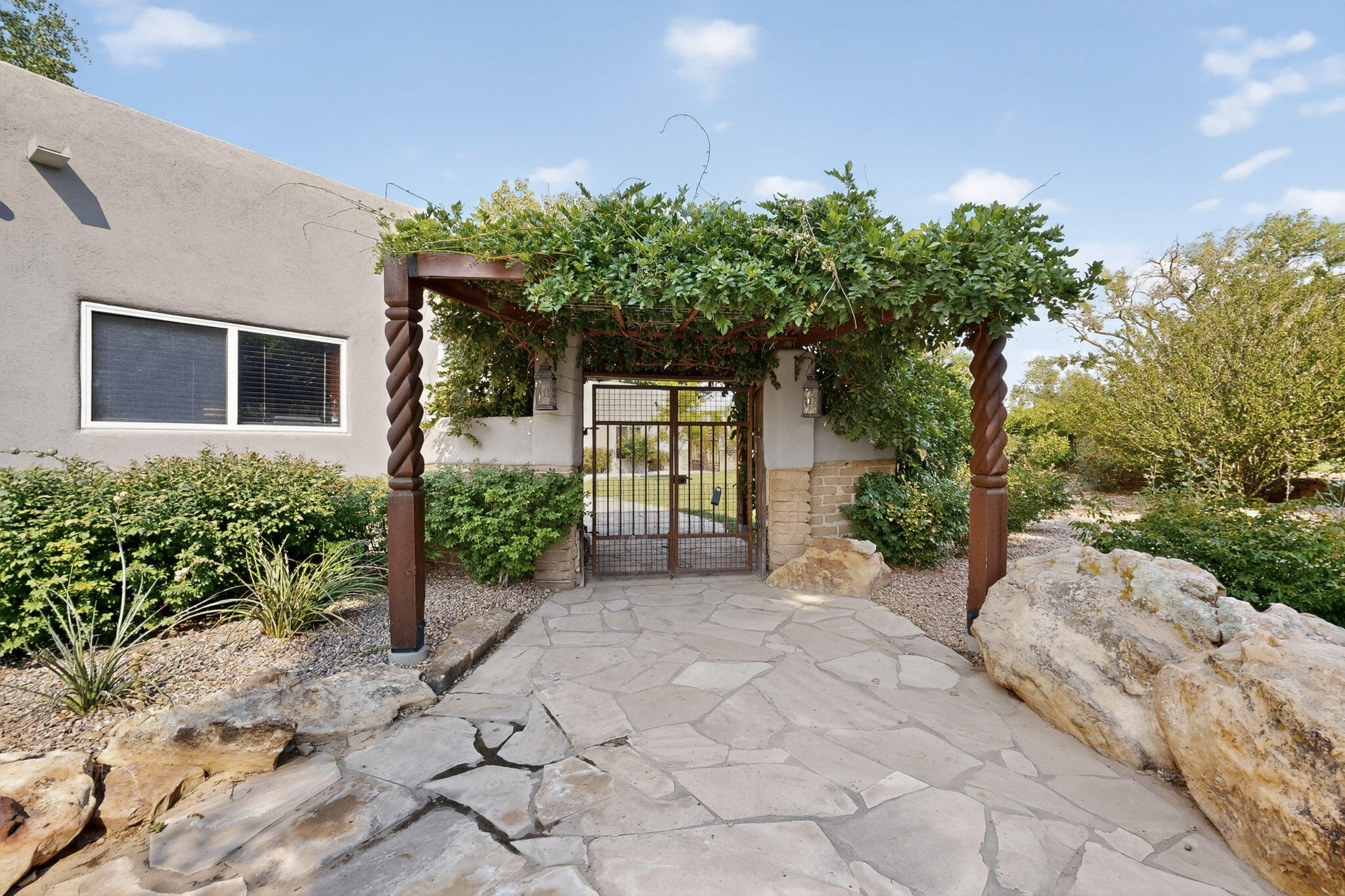 2609 Pajarito Meadows Road SW