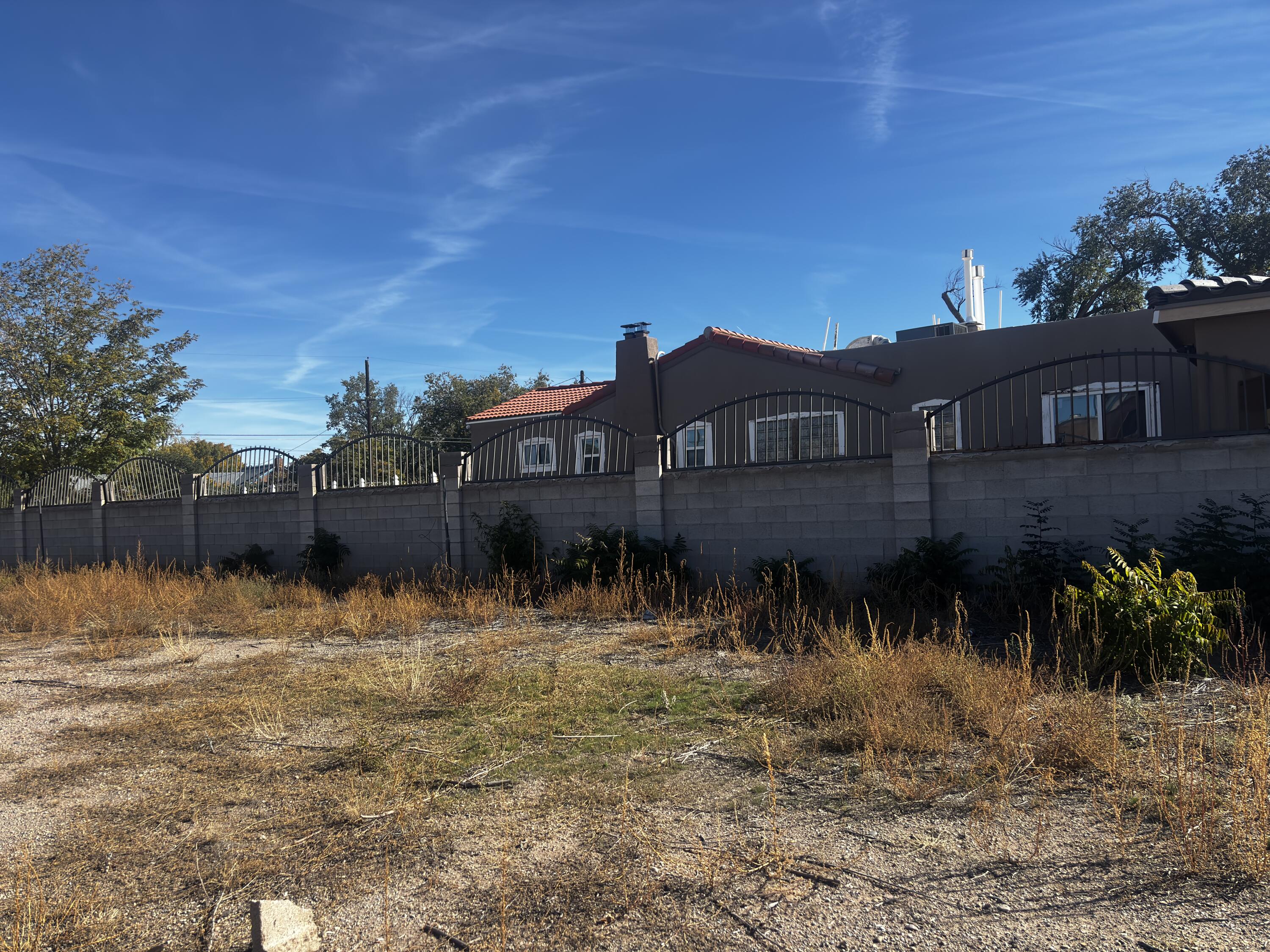 704 Griegos Road NW