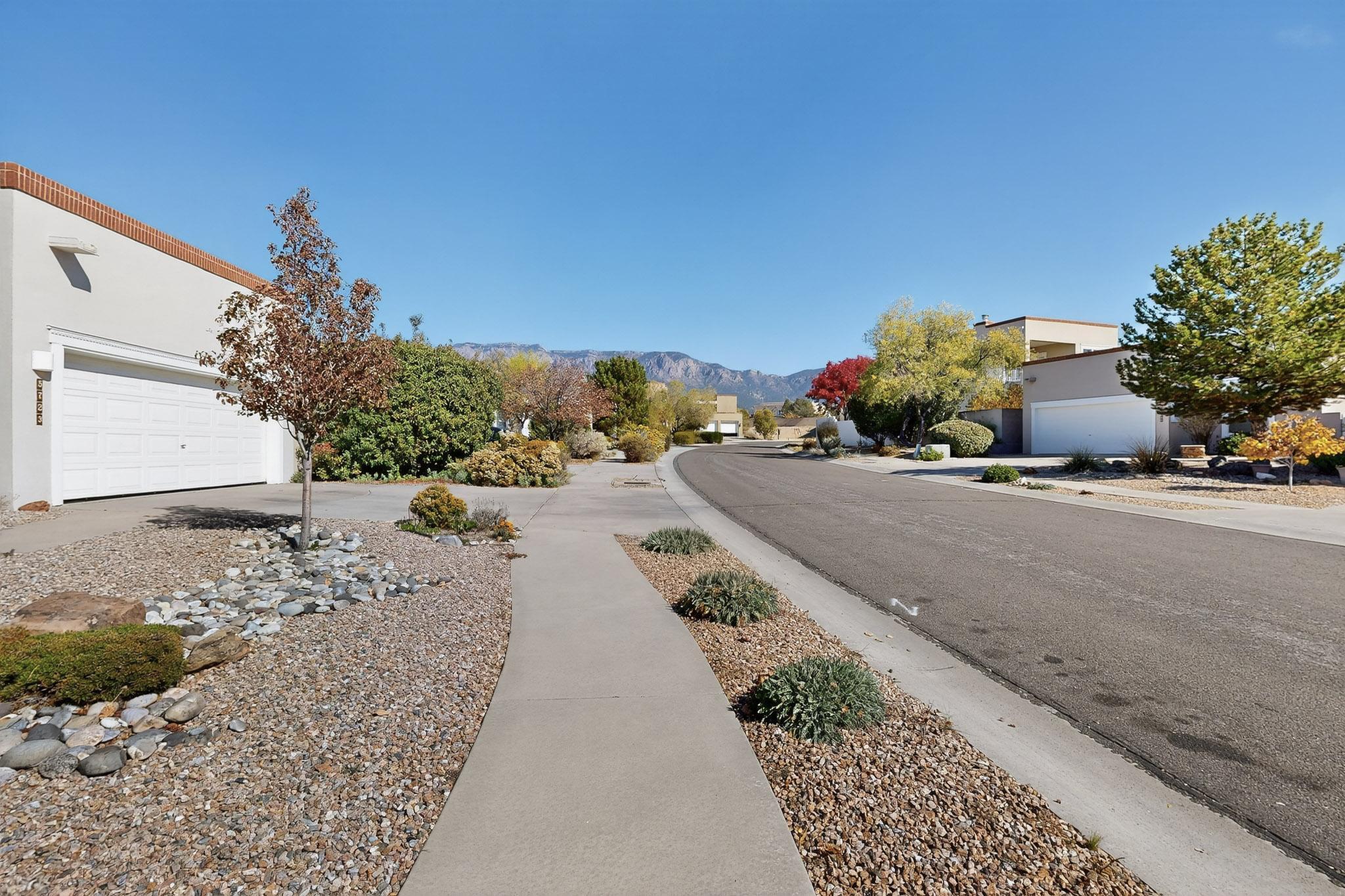 5723 Bosque Vista Drive NE