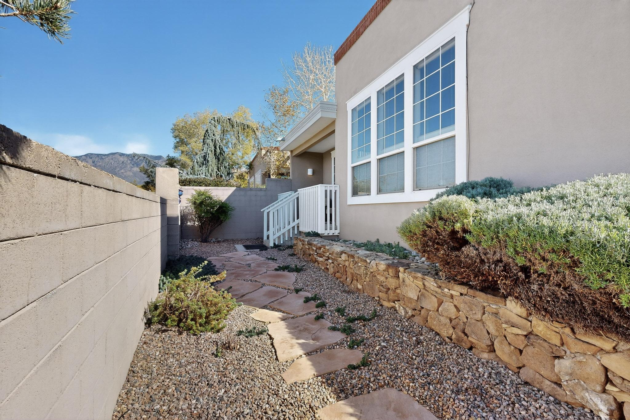 5723 Bosque Vista Drive NE