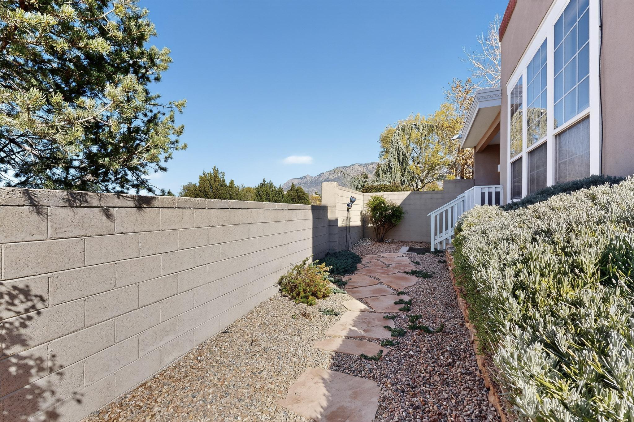 5723 Bosque Vista Drive NE