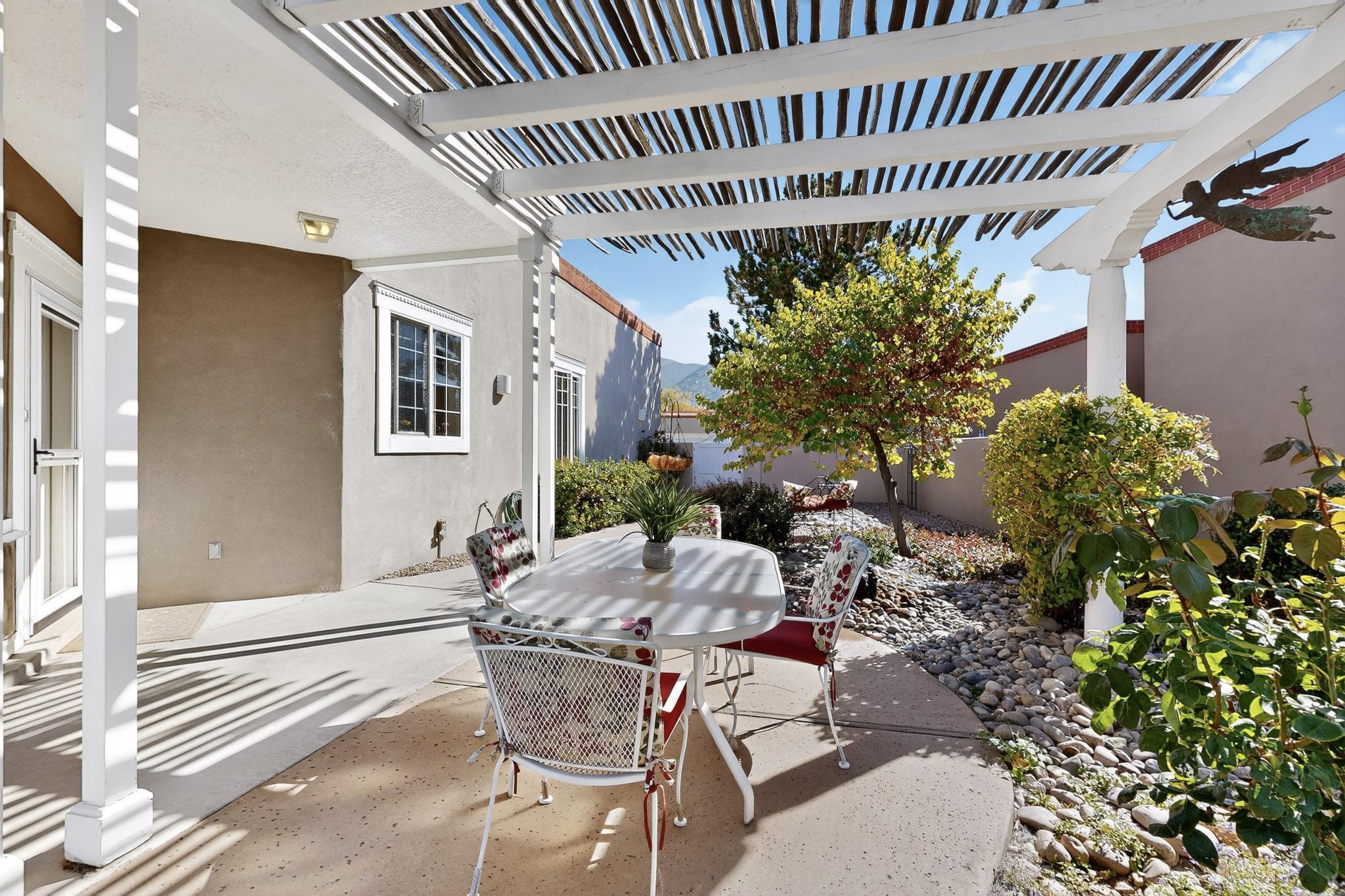 5723 Bosque Vista Drive NE