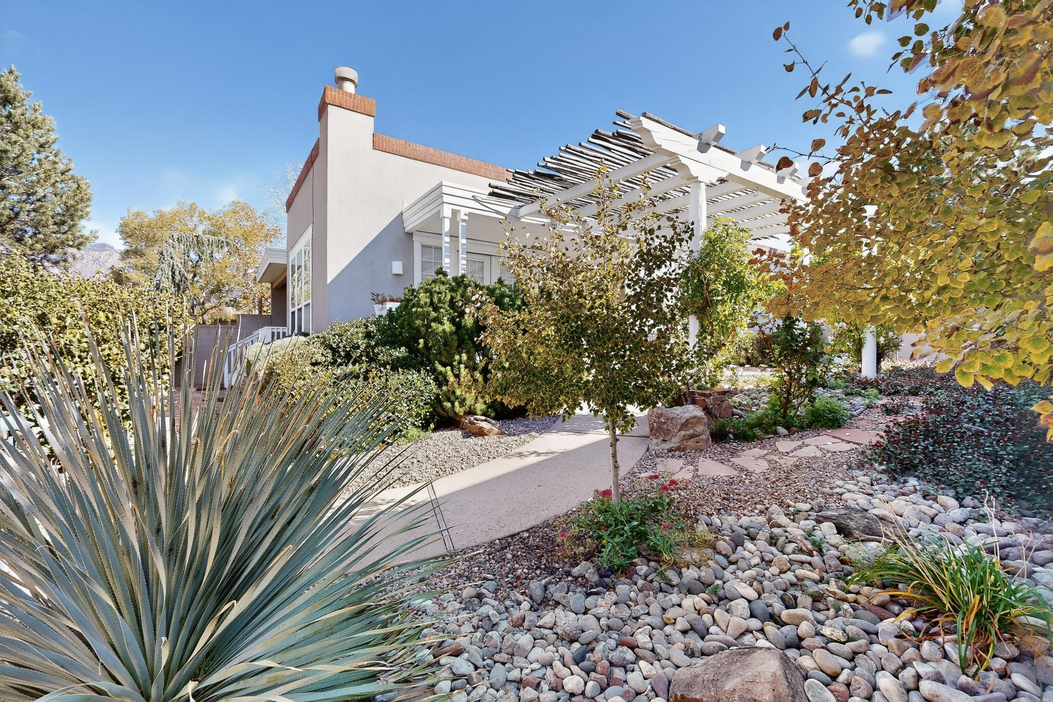 5723 Bosque Vista Drive NE