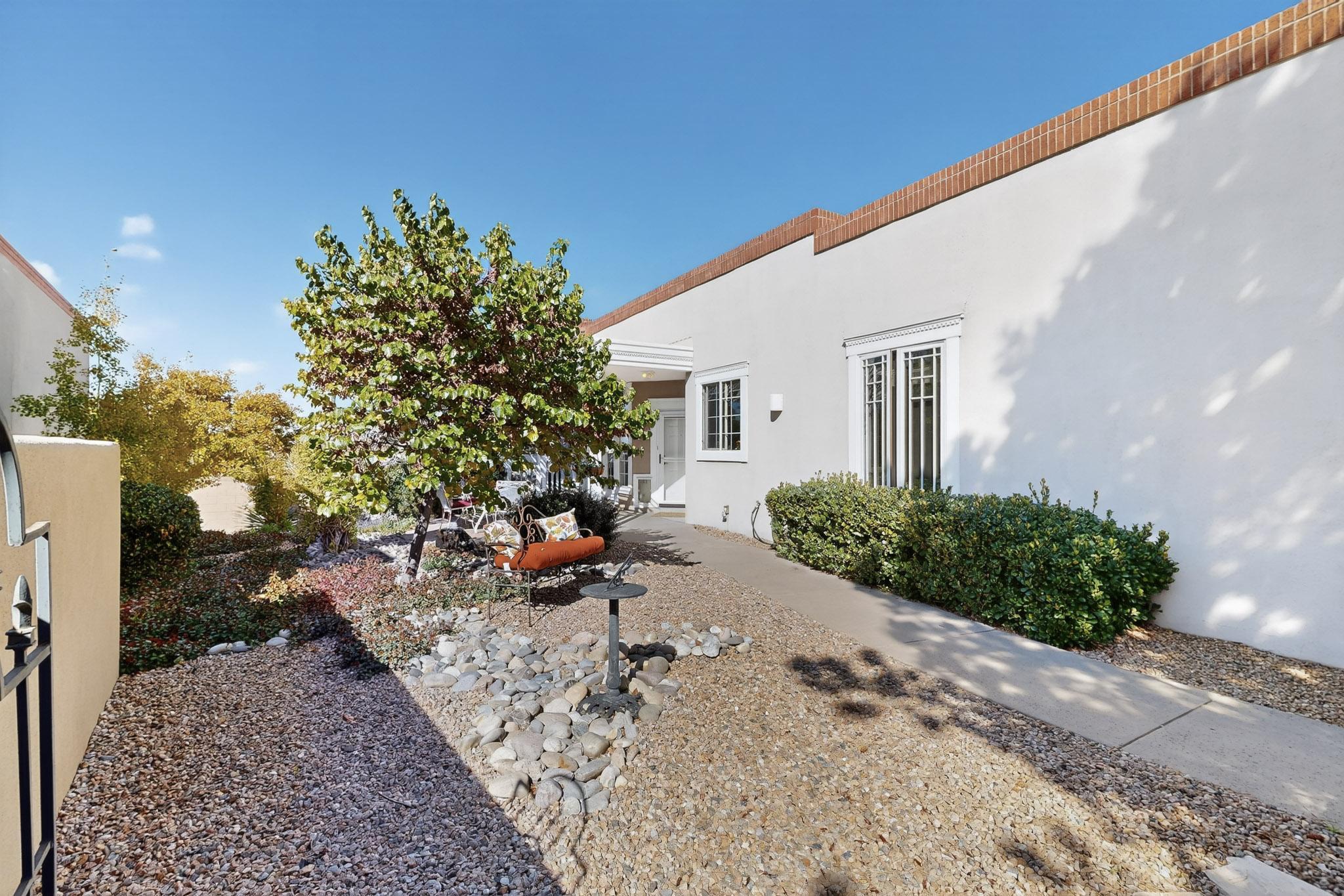 5723 Bosque Vista Drive NE