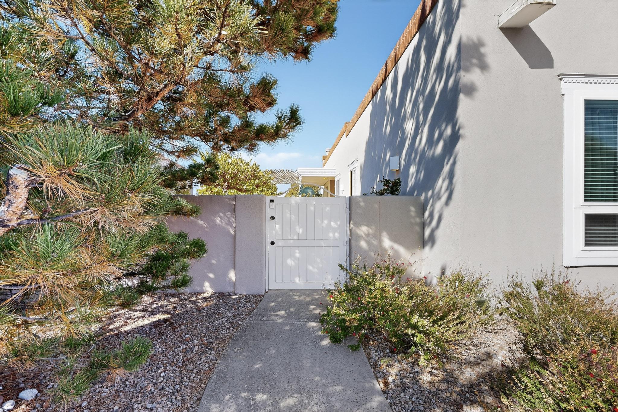 5723 Bosque Vista Drive NE