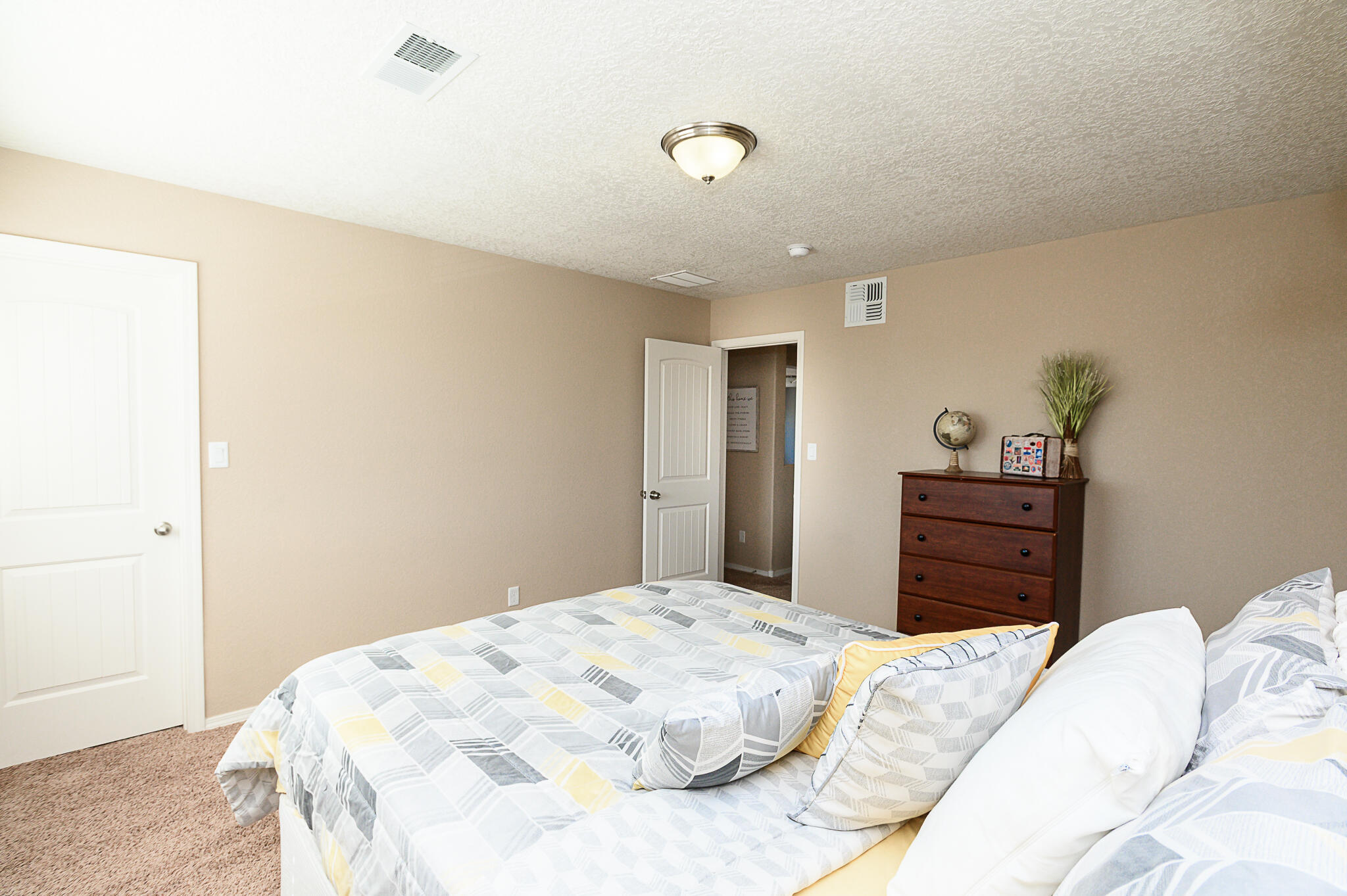 8619 Groundsel Road NW