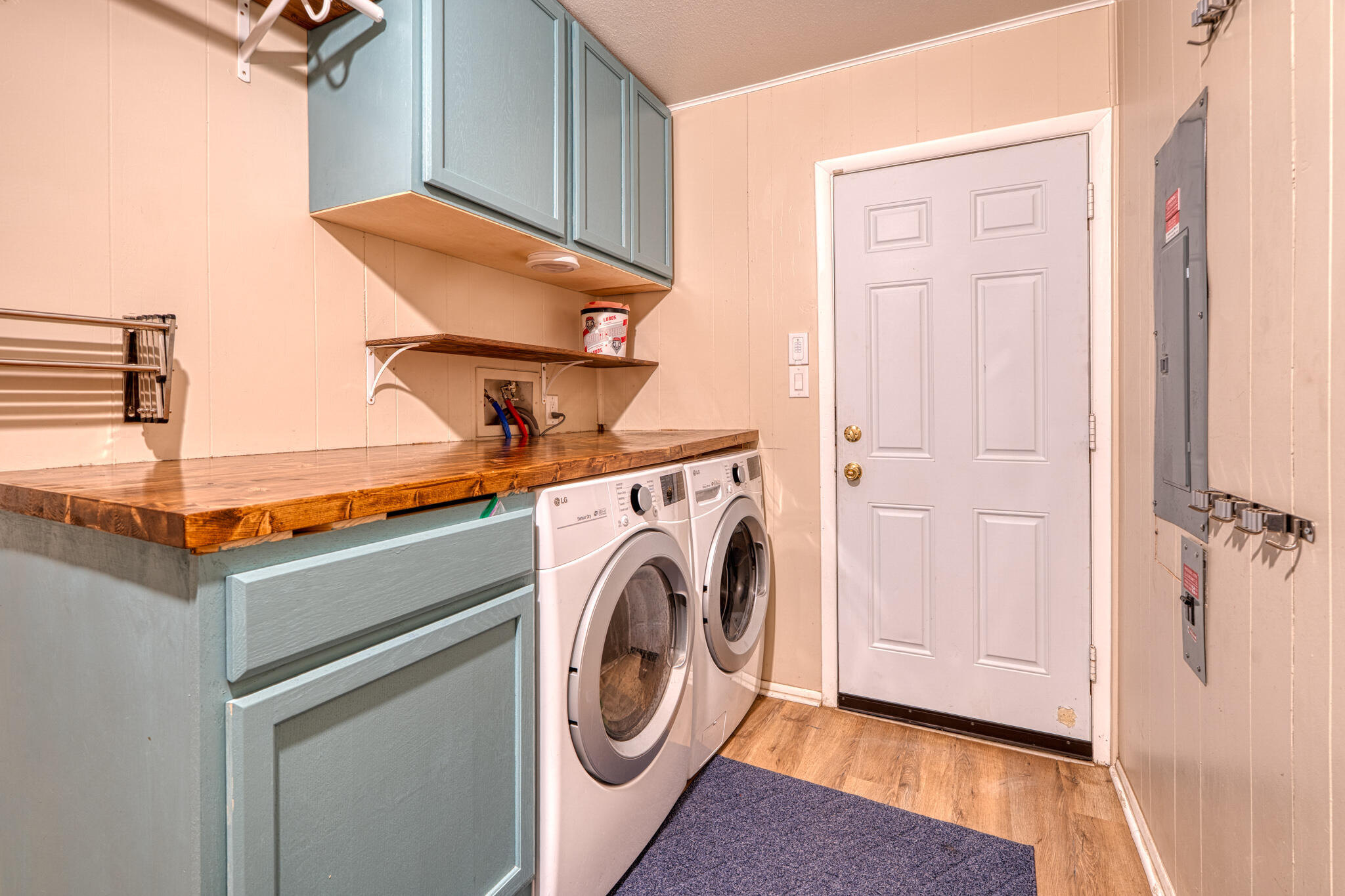 6925 Christy Avenue NE