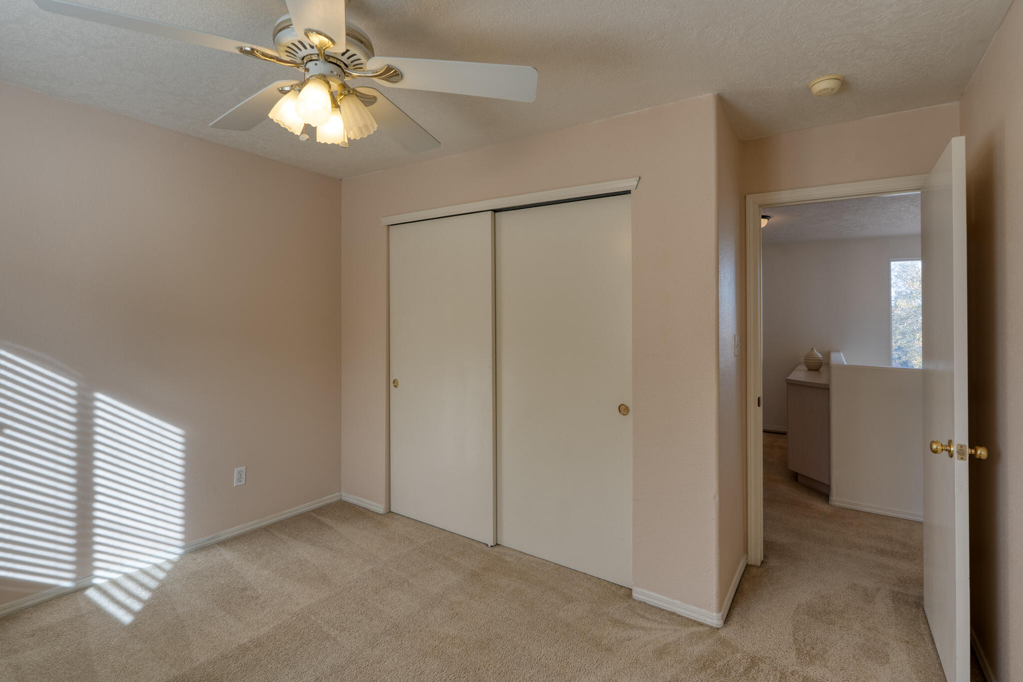 6904 SHALE Avenue NE