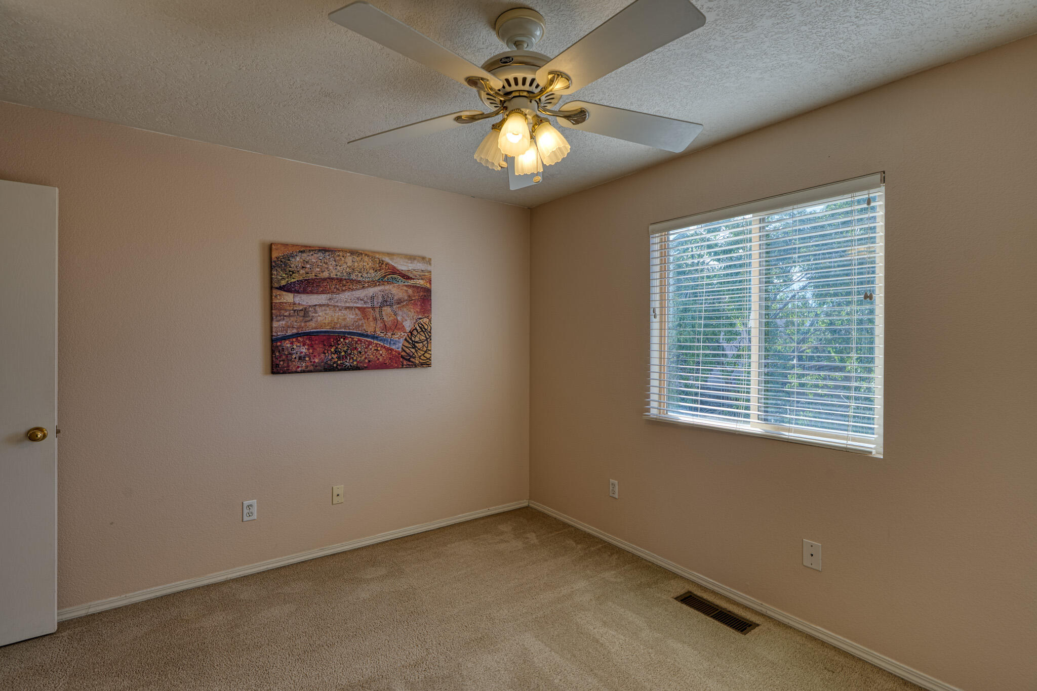 6904 SHALE Avenue NE