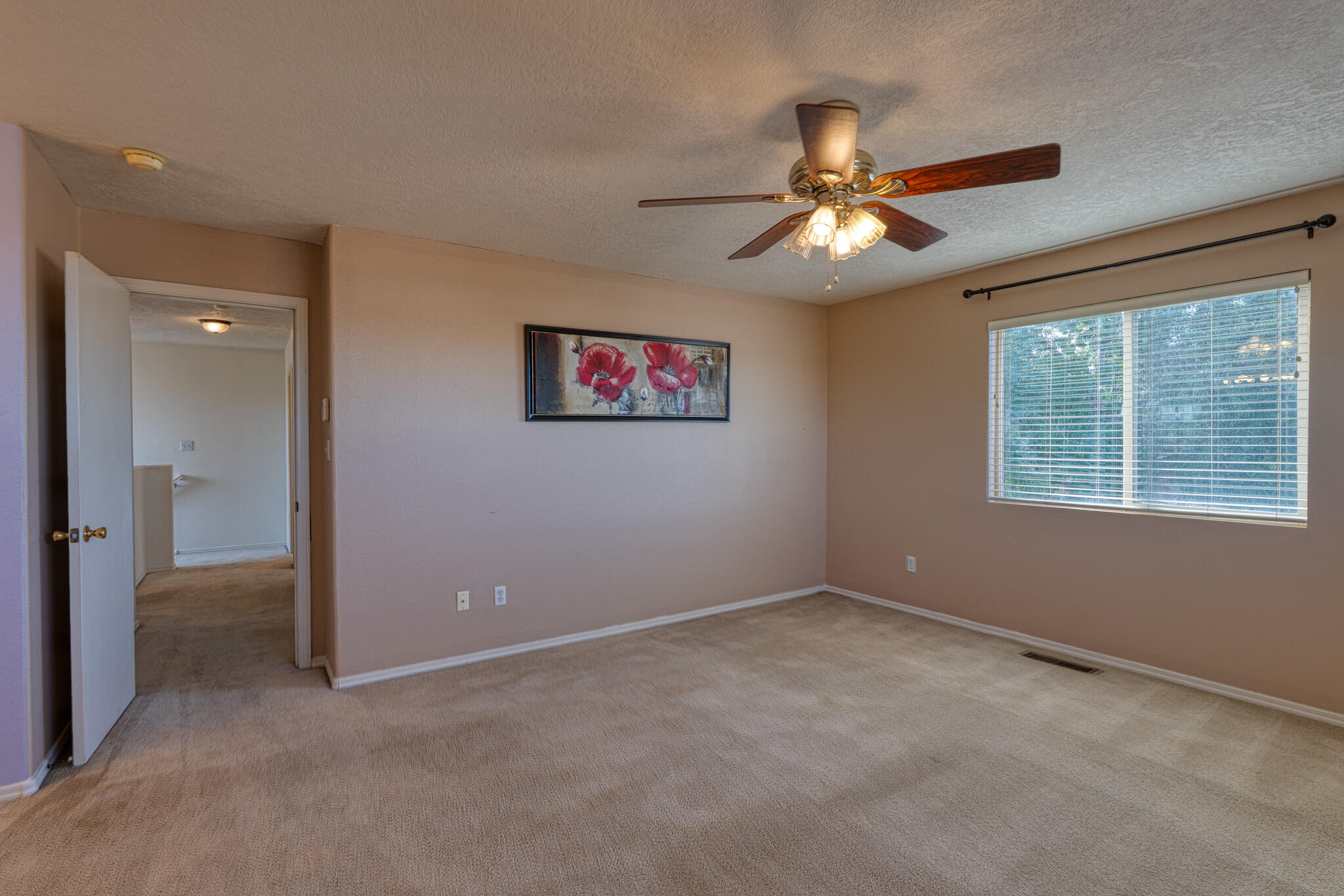 6904 SHALE Avenue NE