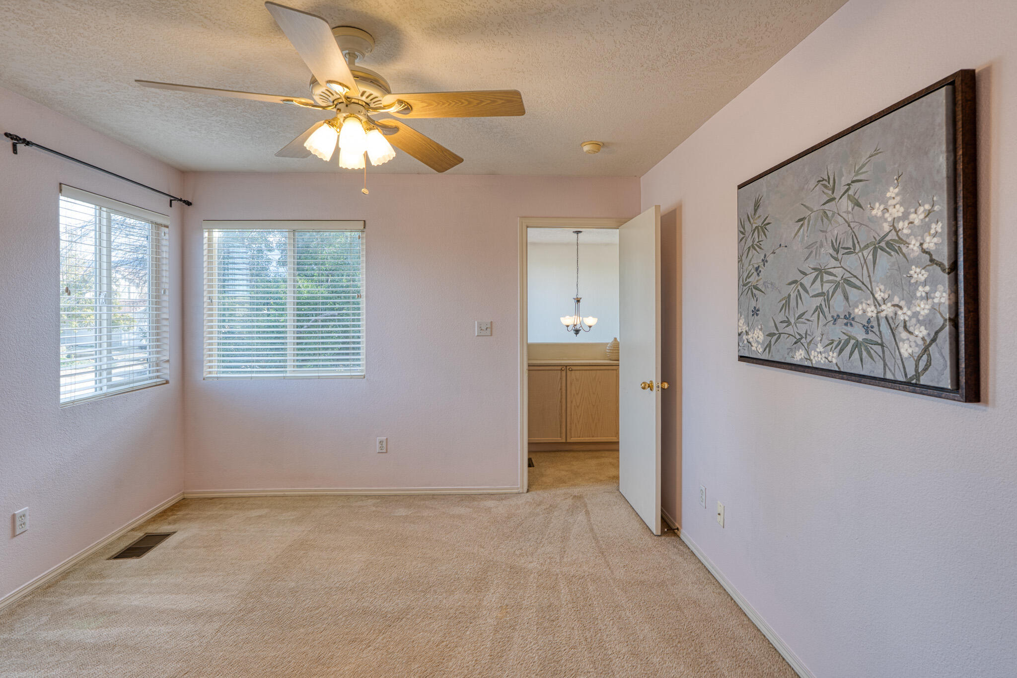 6904 SHALE Avenue NE