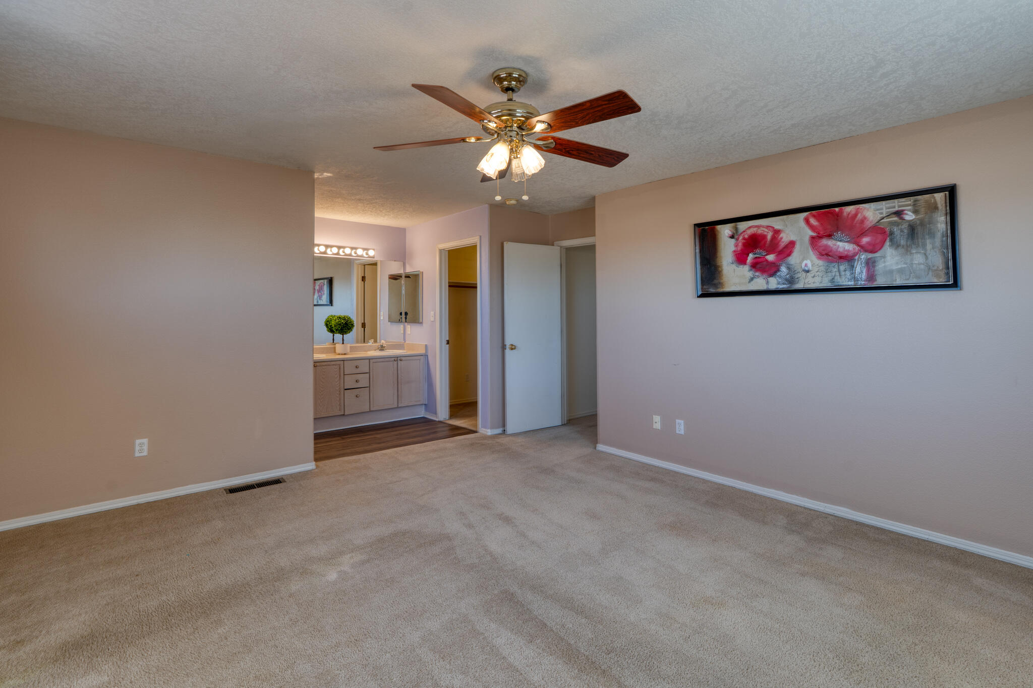 6904 SHALE Avenue NE