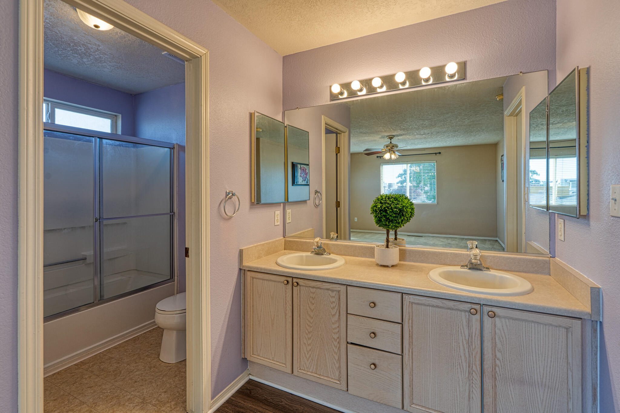 6904 SHALE Avenue NE