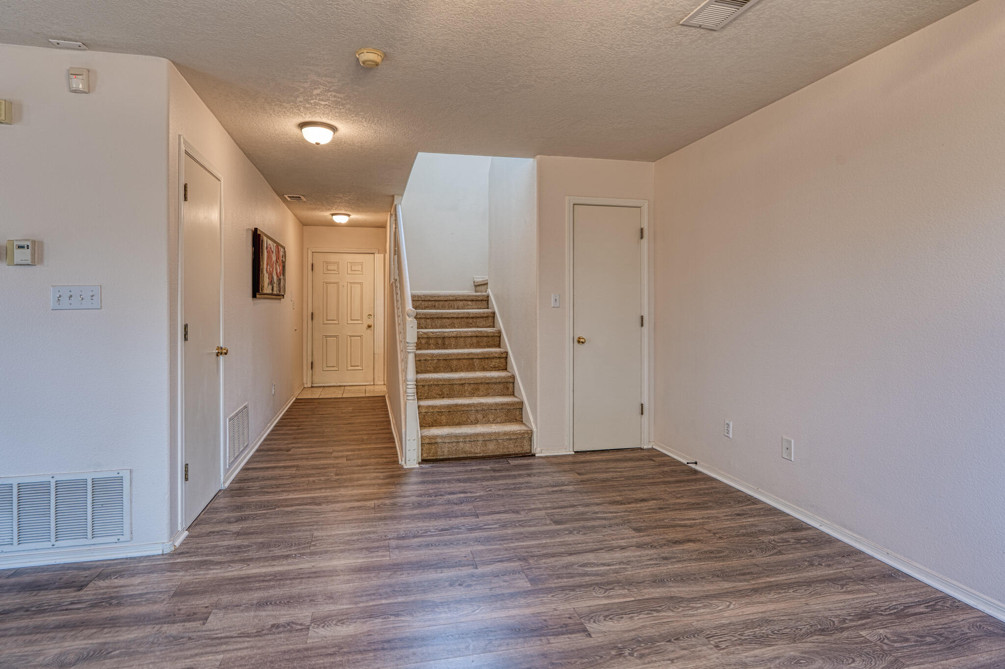 6904 SHALE Avenue NE