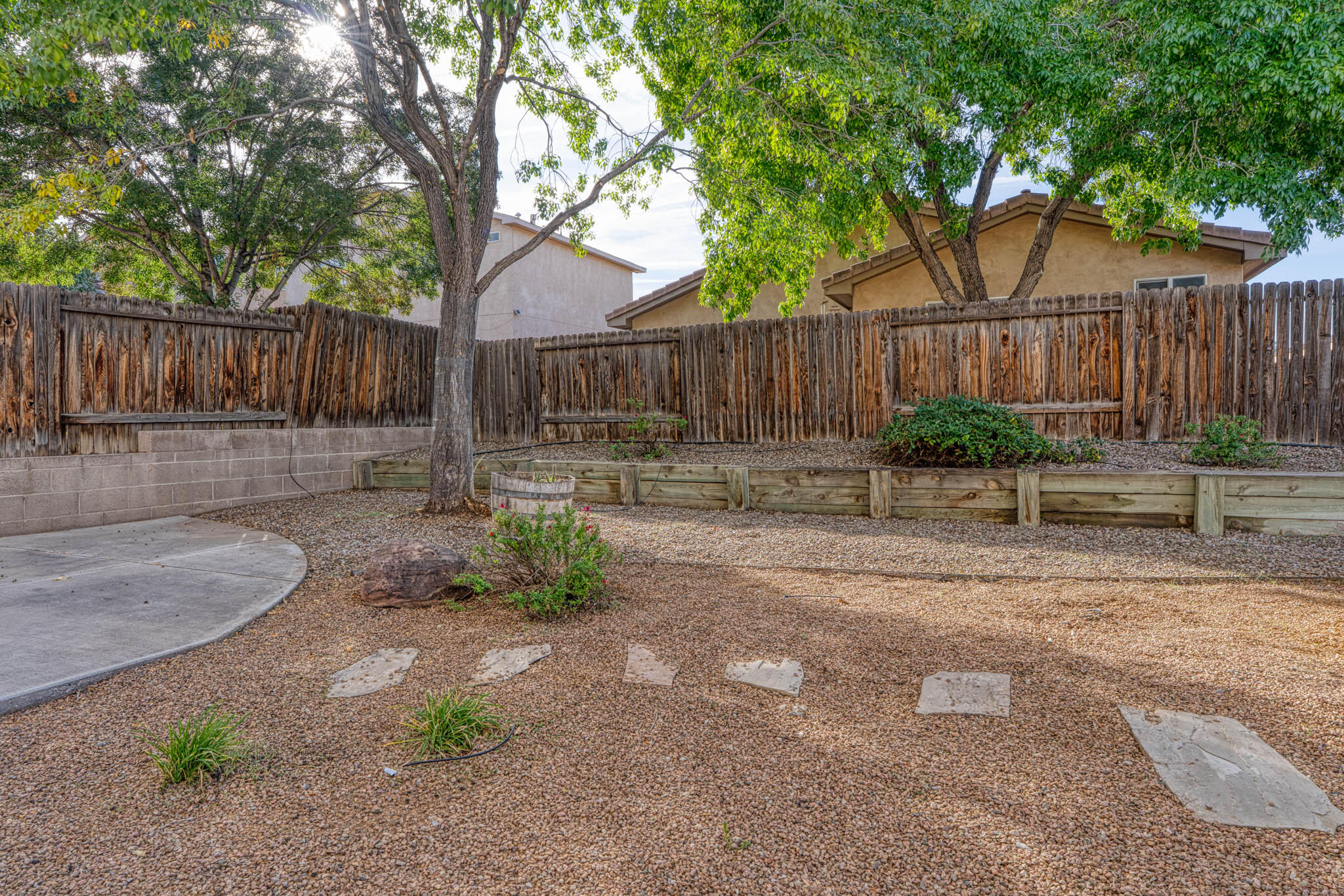 6904 SHALE Avenue NE