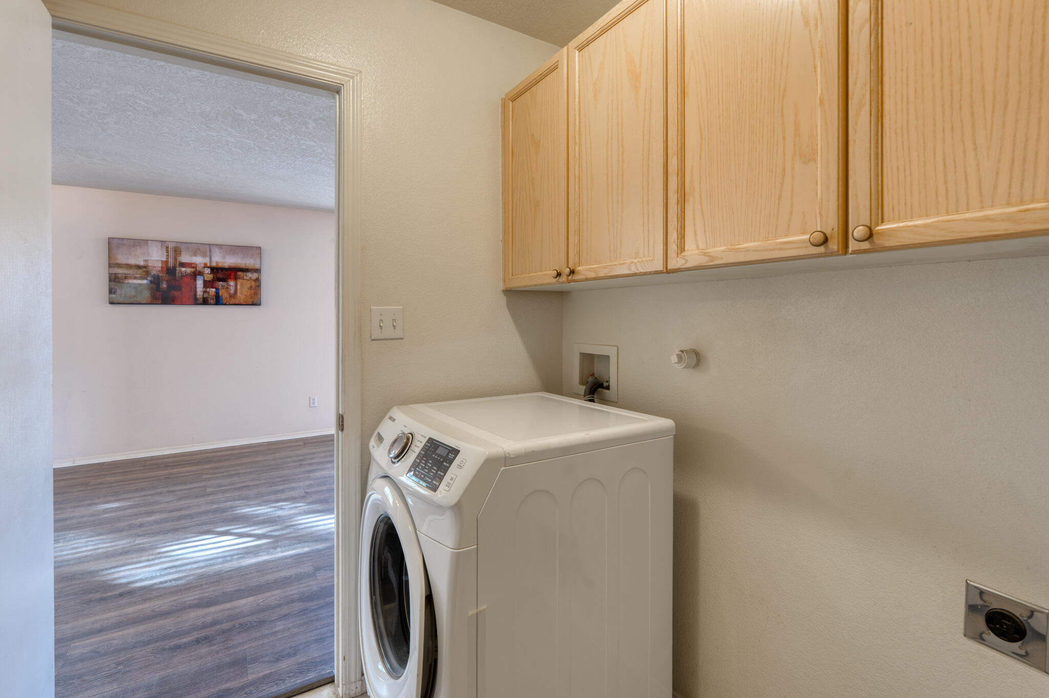 6904 SHALE Avenue NE