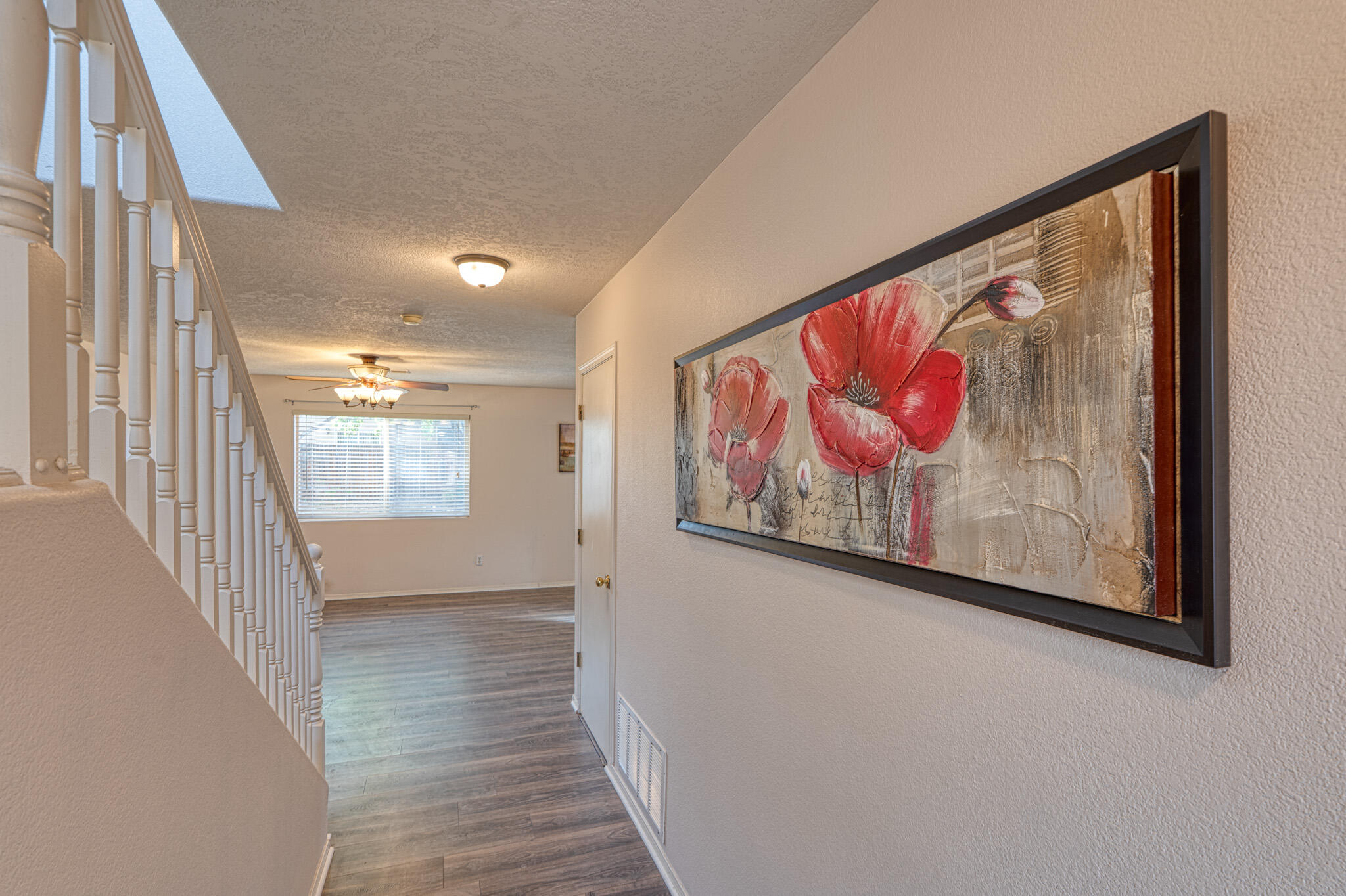 6904 SHALE Avenue NE