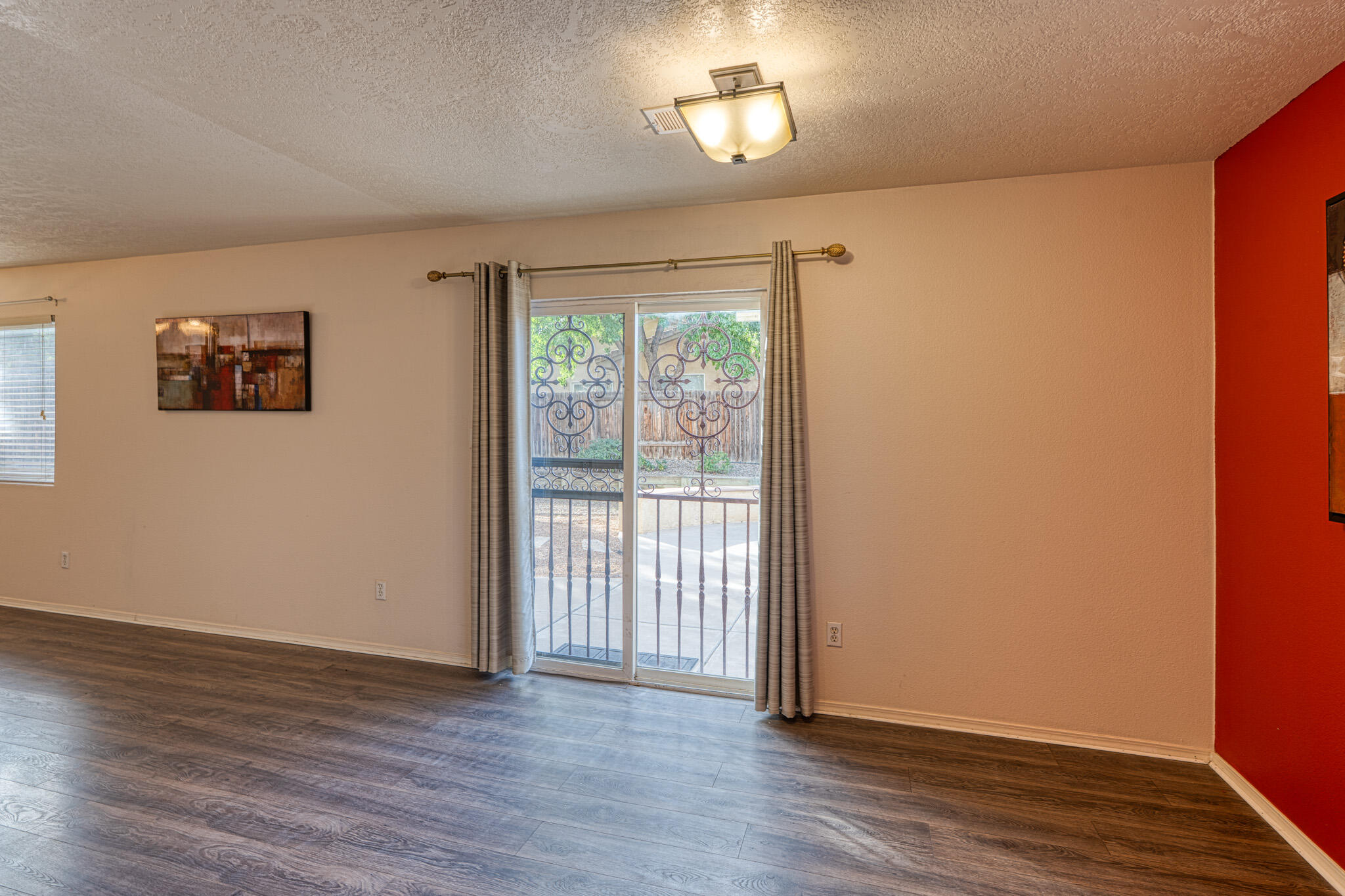 6904 SHALE Avenue NE