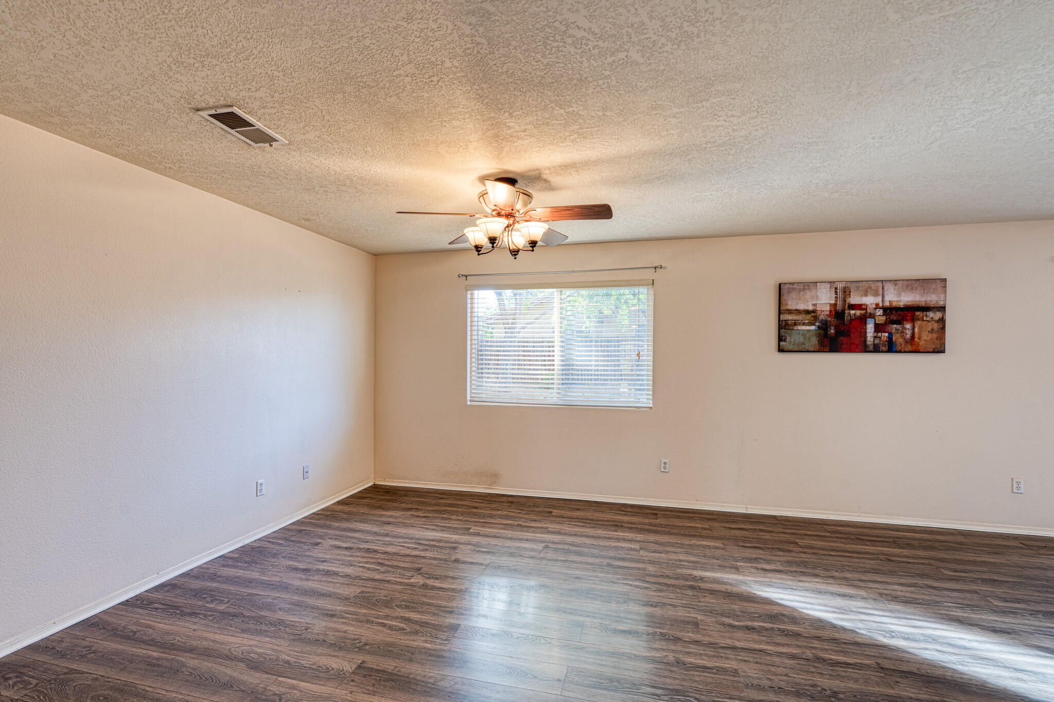 6904 SHALE Avenue NE