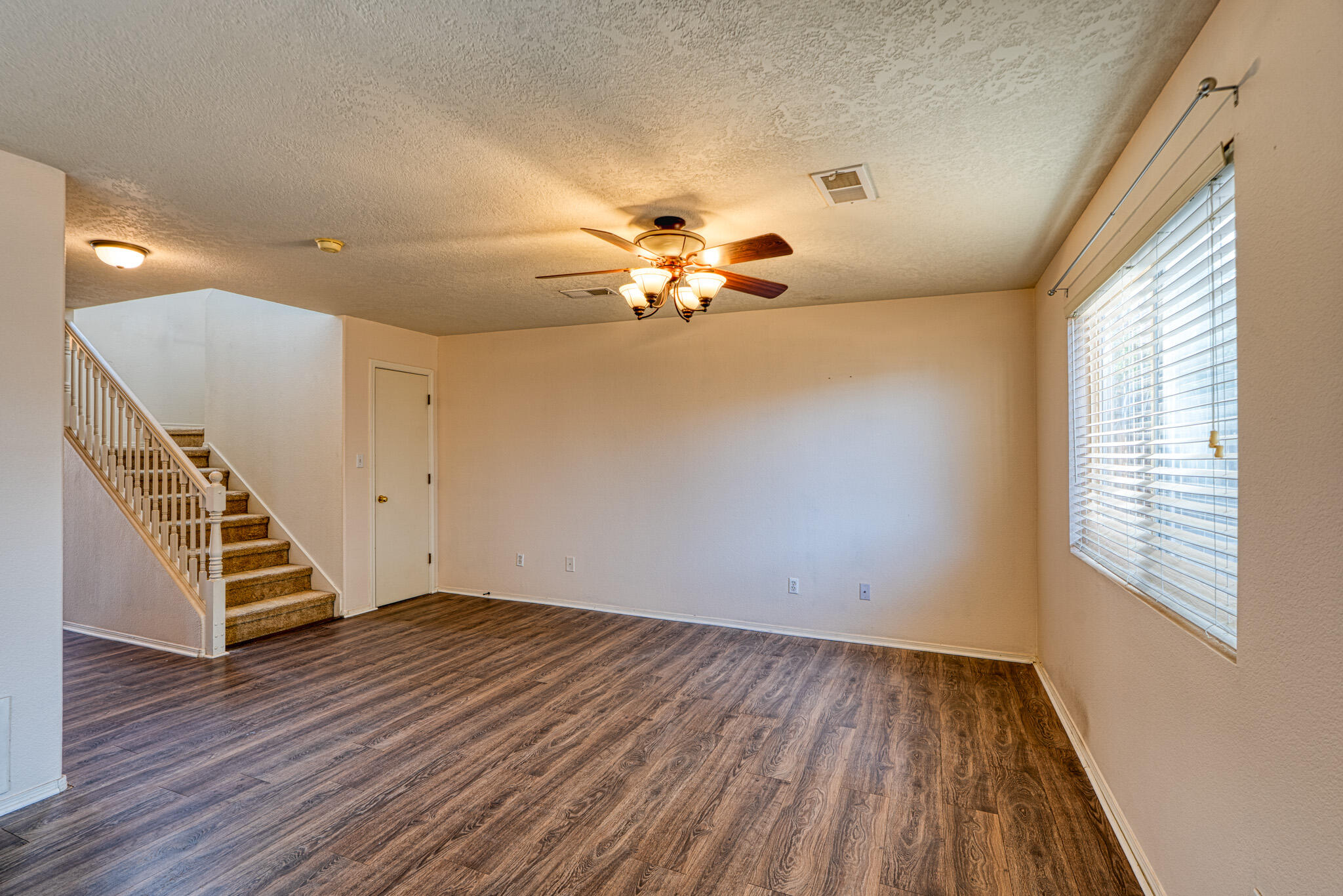 6904 SHALE Avenue NE