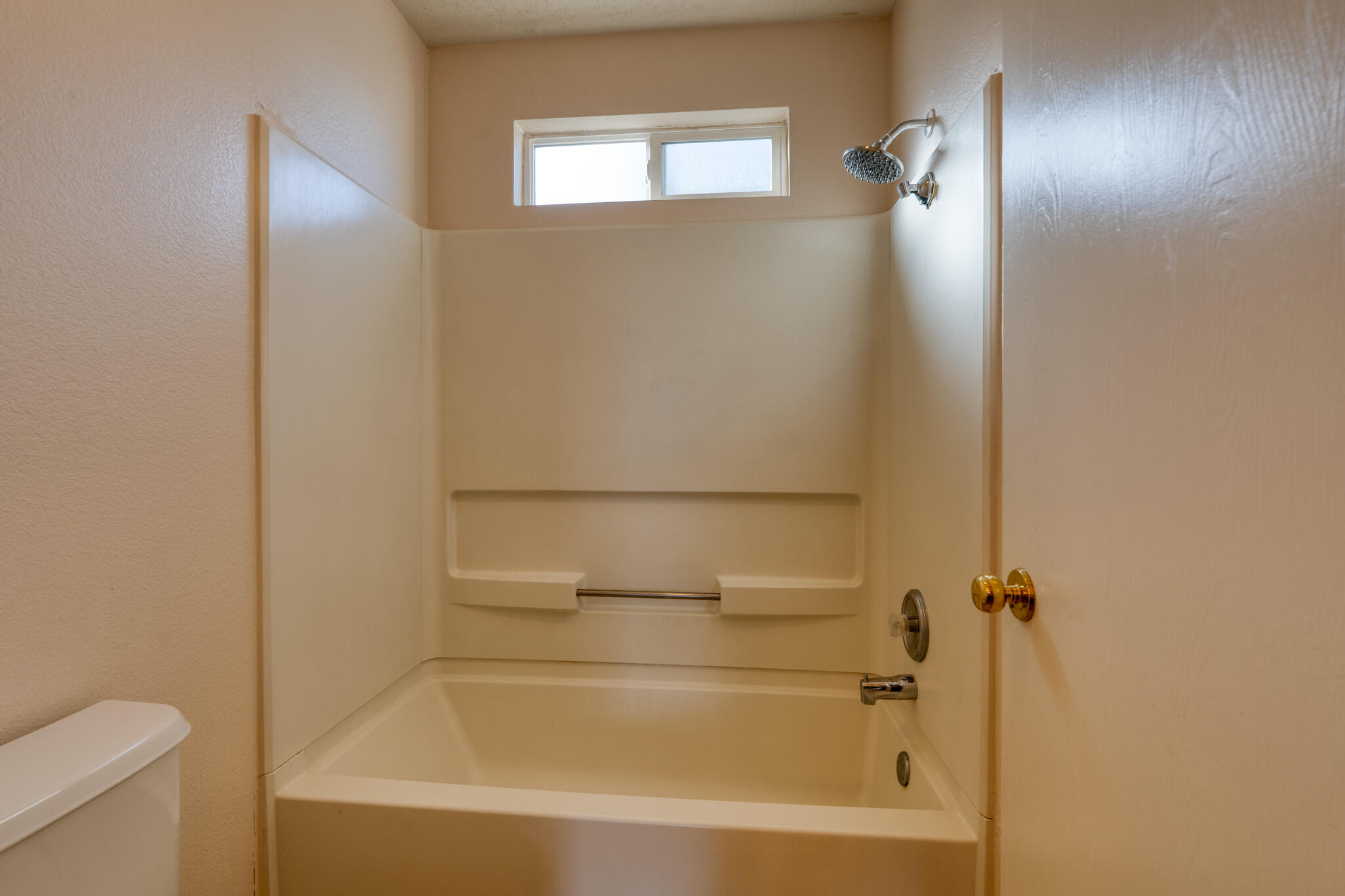 6904 SHALE Avenue NE