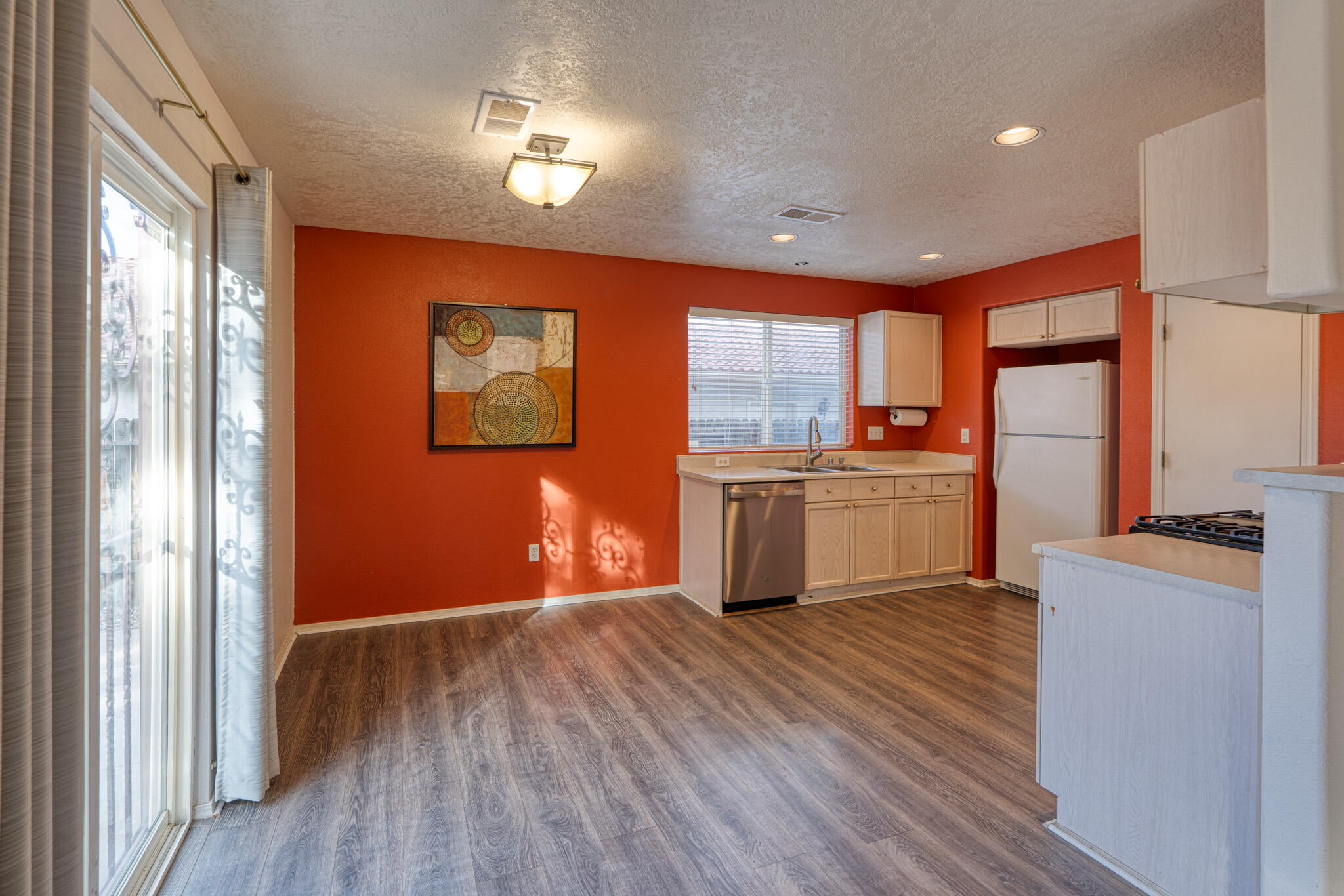 6904 SHALE Avenue NE