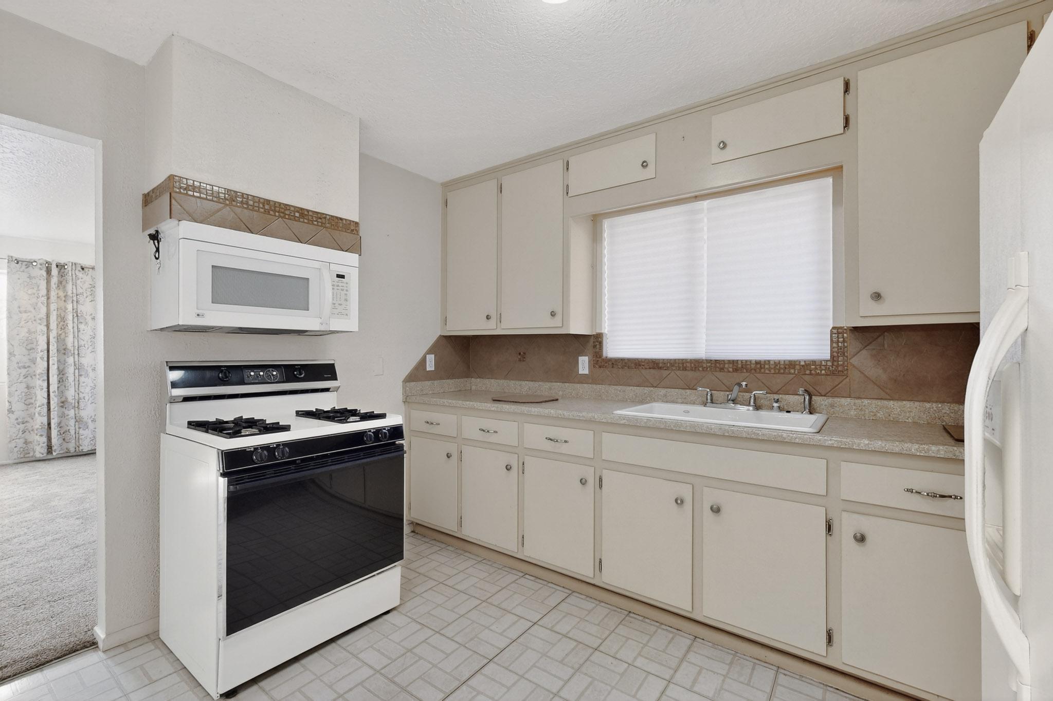 216 Parsifal Street NE