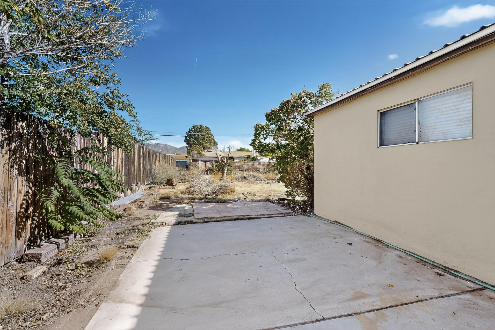 216 Parsifal Street NE