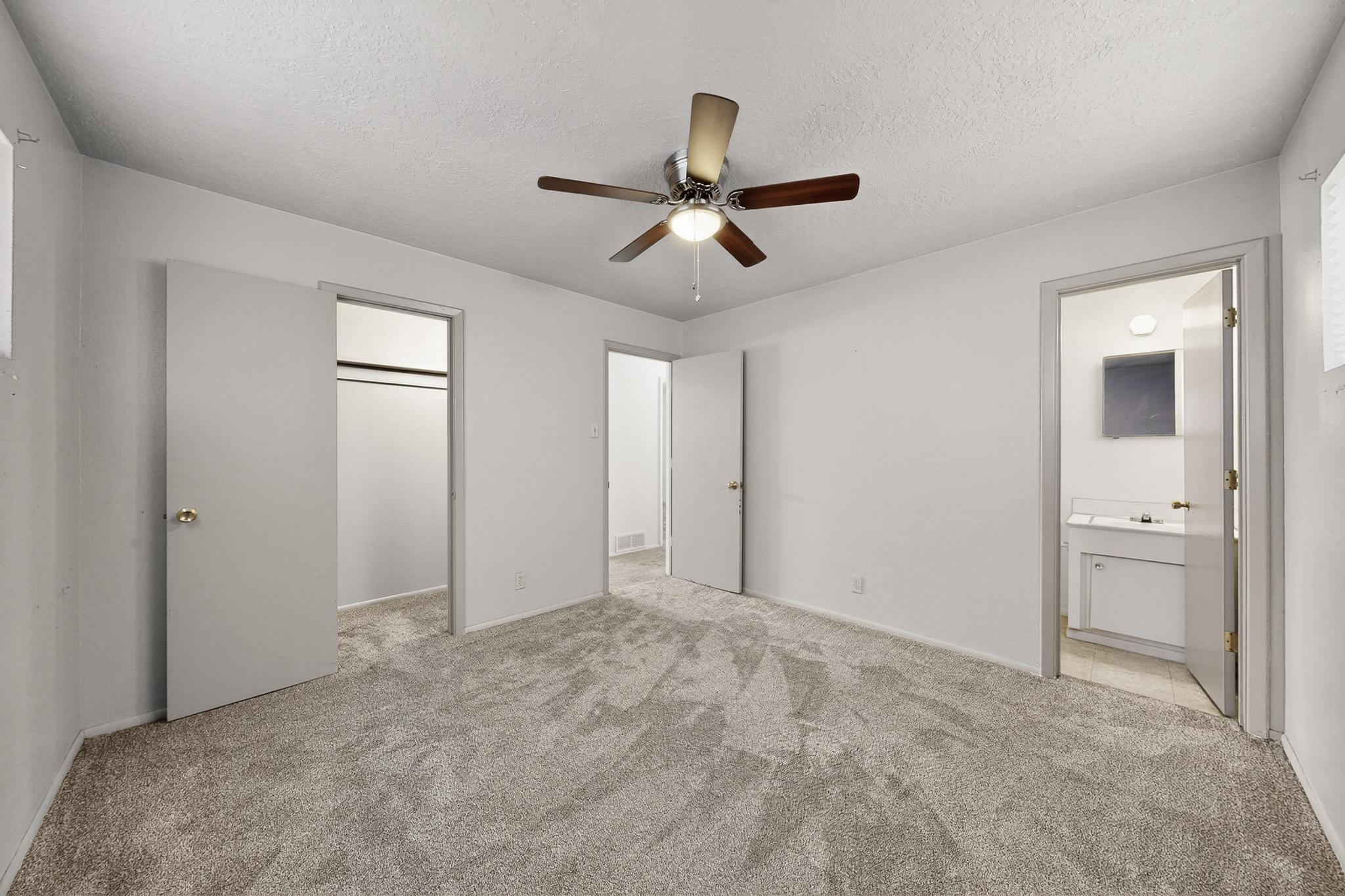 216 Parsifal Street NE