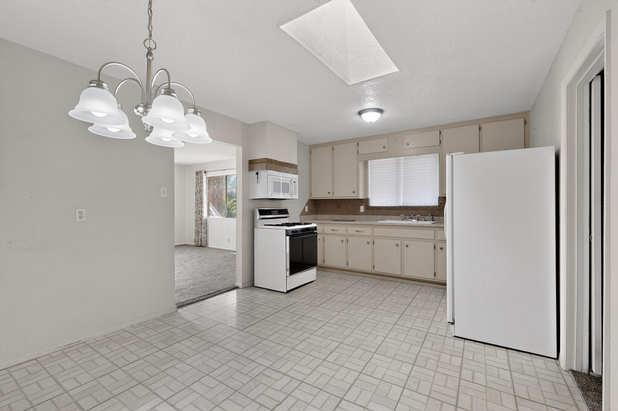 216 Parsifal Street NE