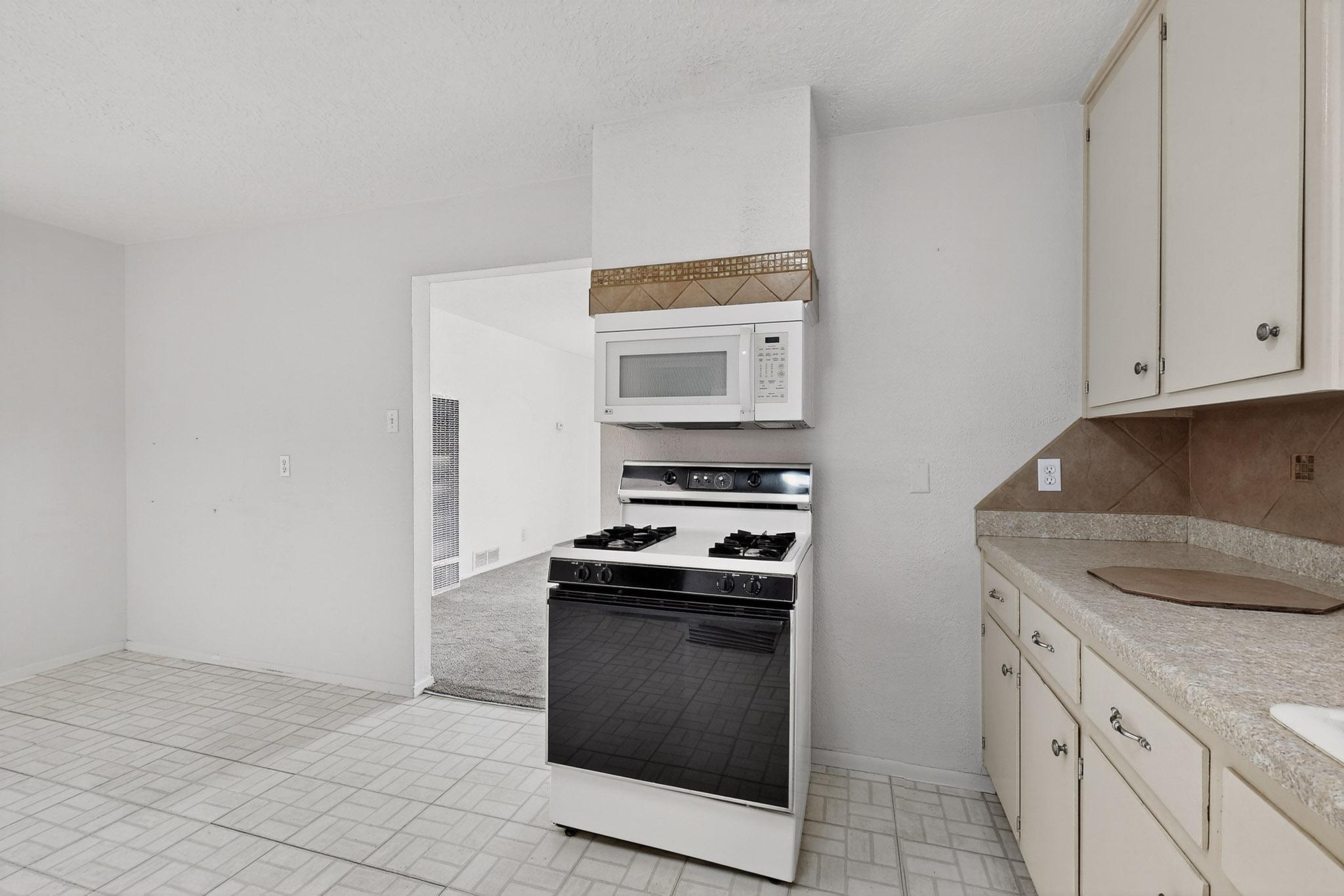 216 Parsifal Street NE