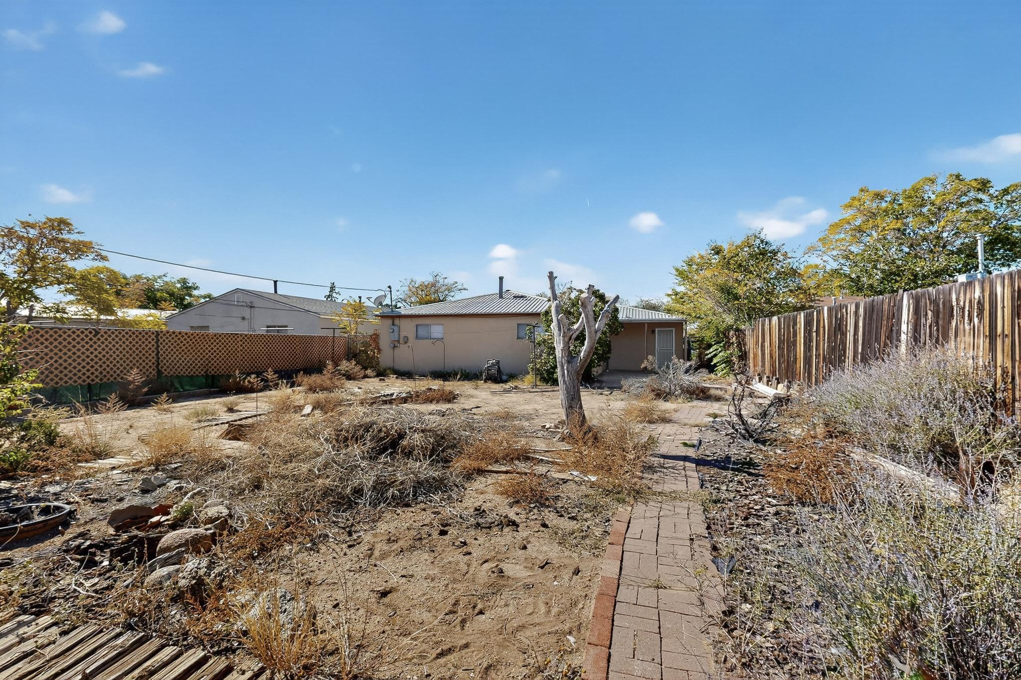 216 Parsifal Street NE