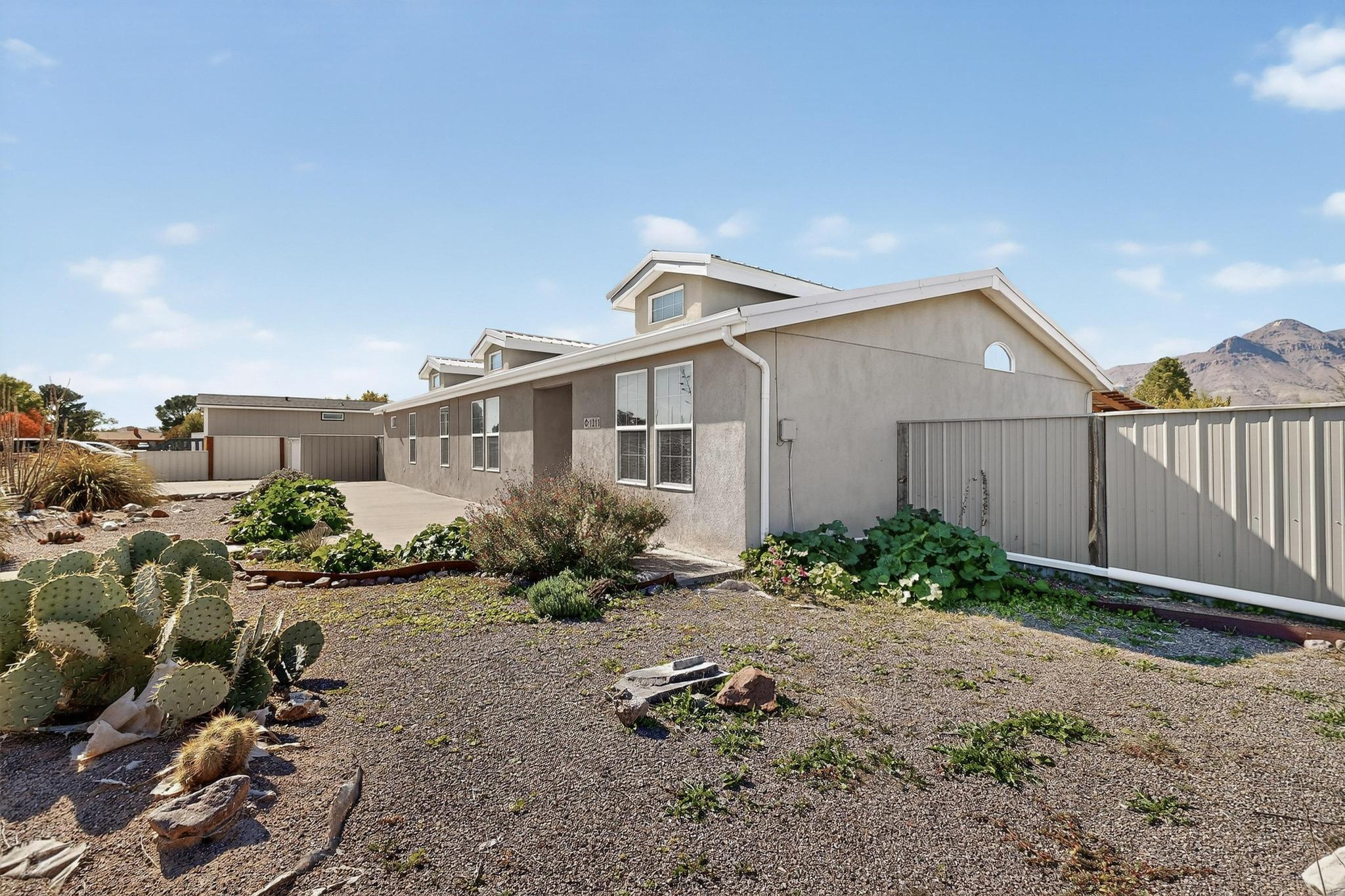 1211 Avenida De Chamiso