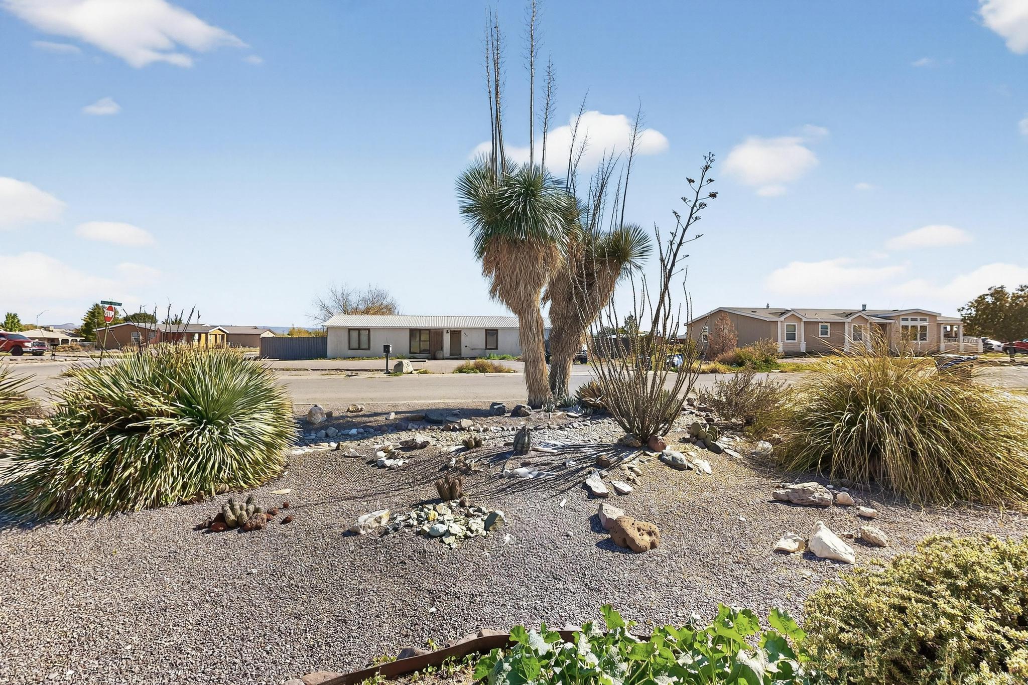 1211 Avenida De Chamiso