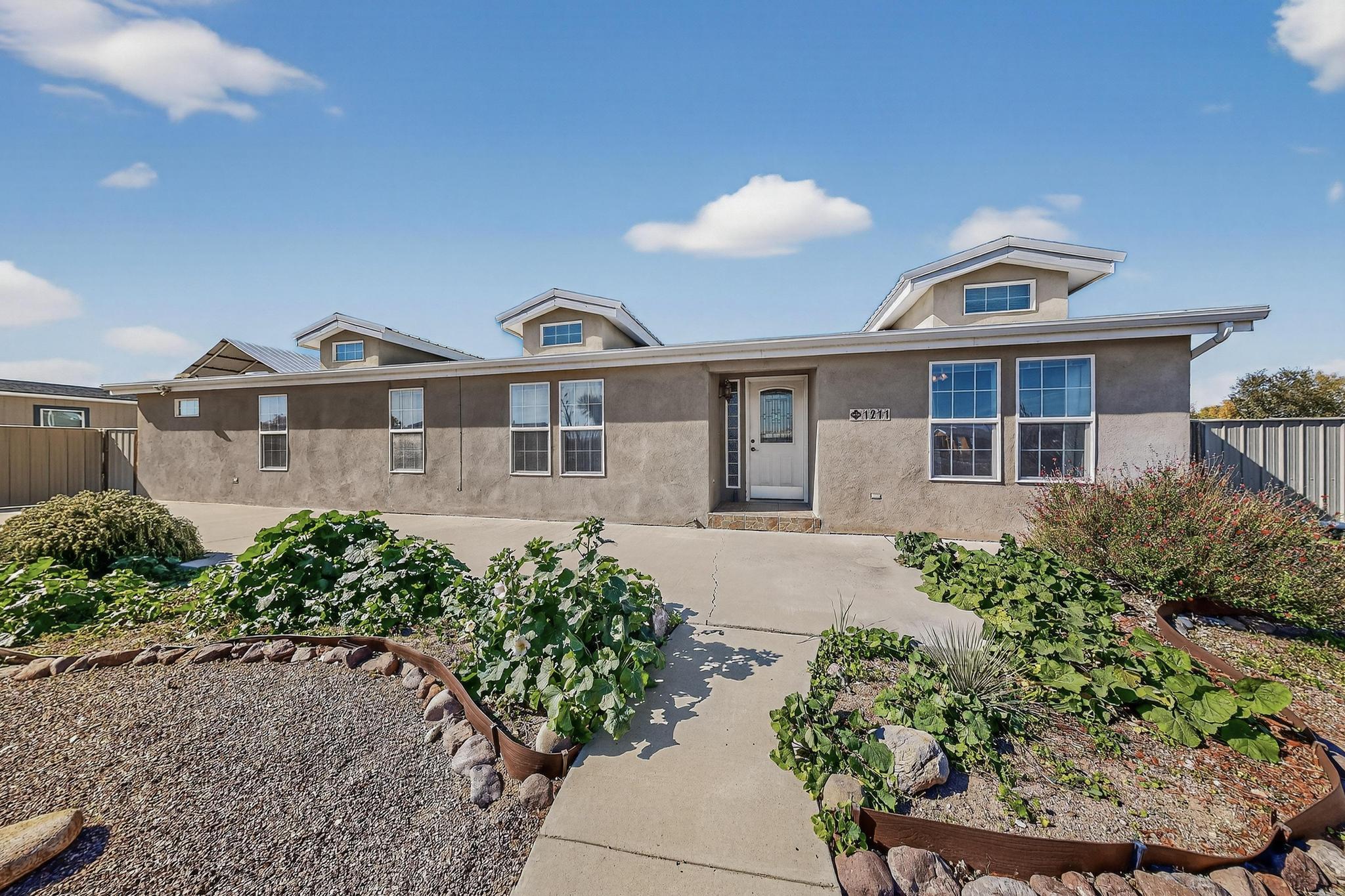 1211 Avenida De Chamiso