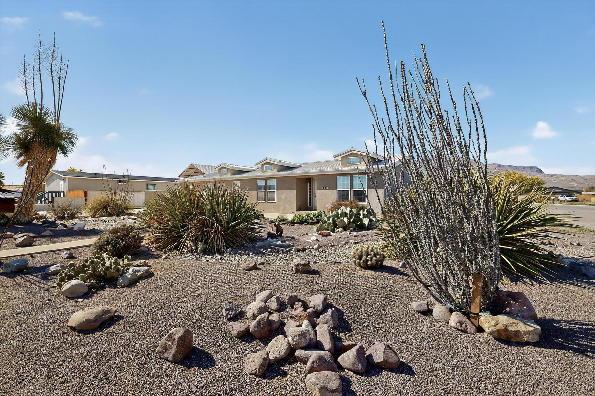 1211 Avenida De Chamiso