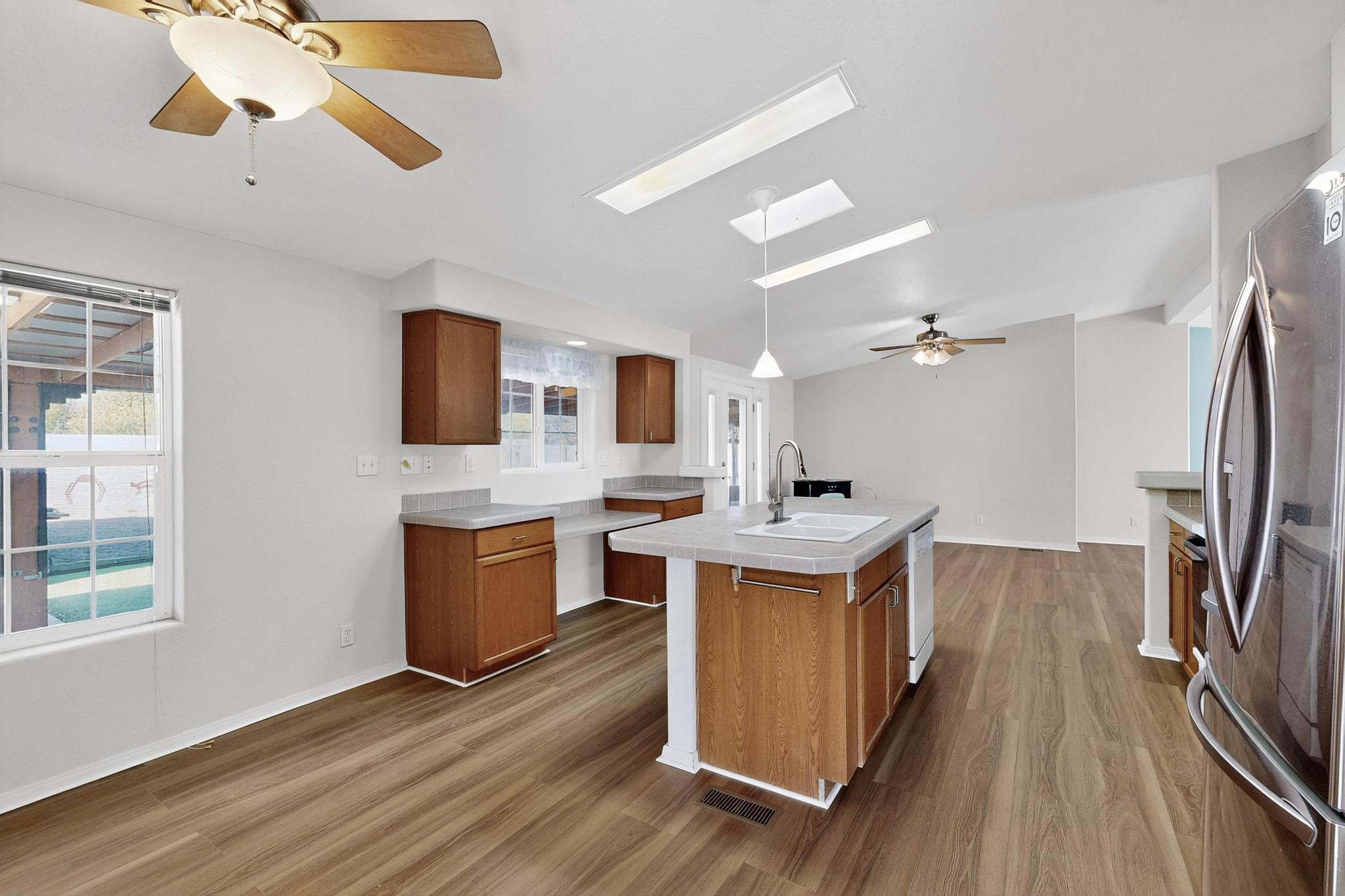 1211 Avenida De Chamiso