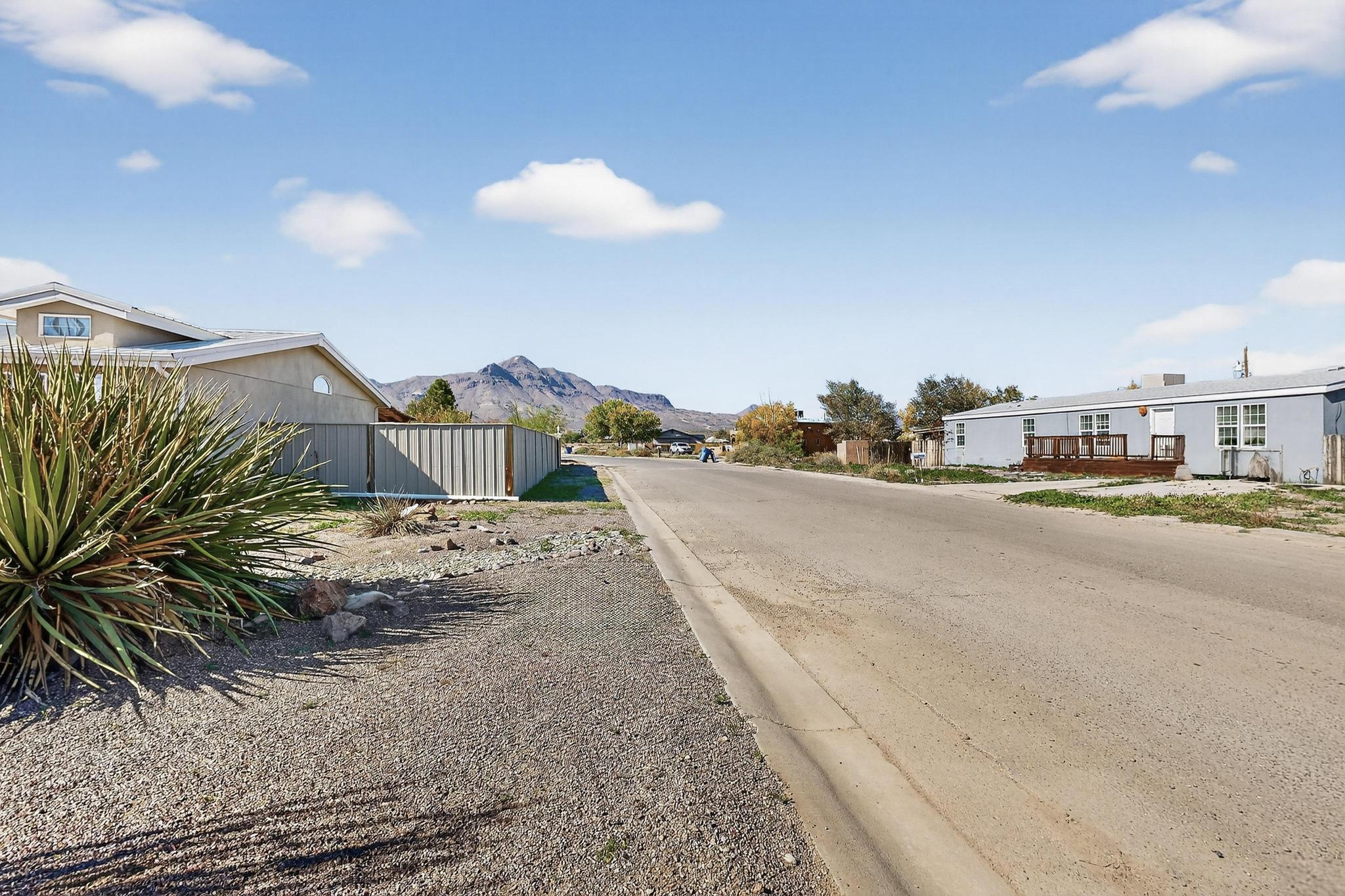 1211 Avenida De Chamiso