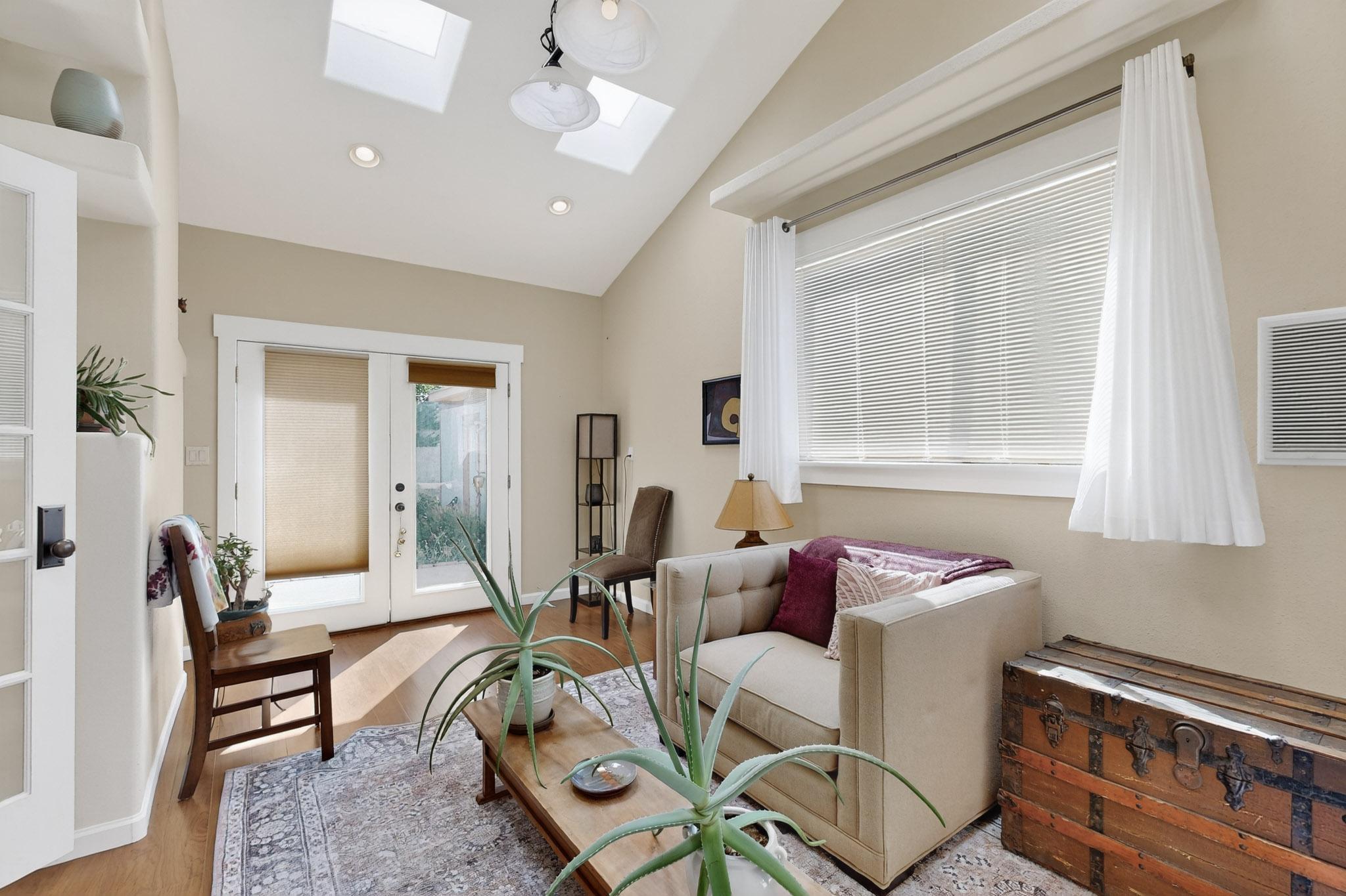 10408 Manzanillo Avenue NE