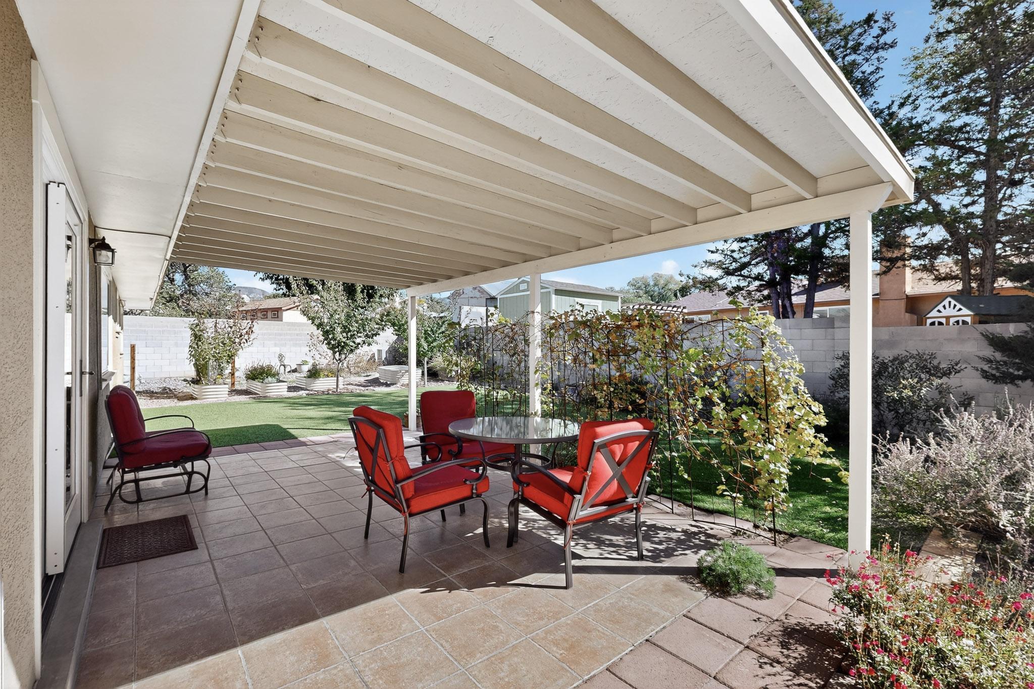 10408 Manzanillo Avenue NE